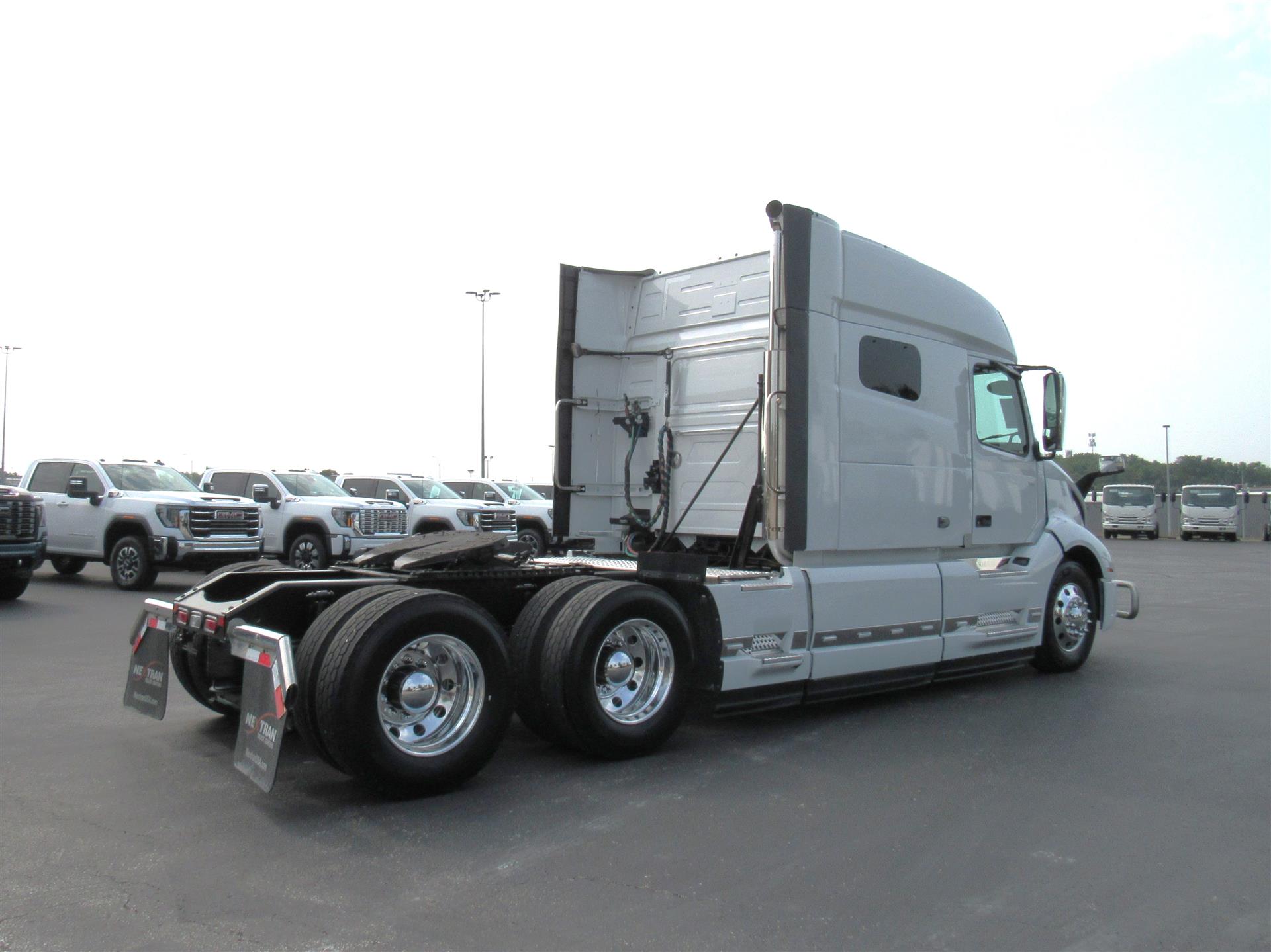 2024 Volvo VNL 740 in Kansas City, MO — photo 5