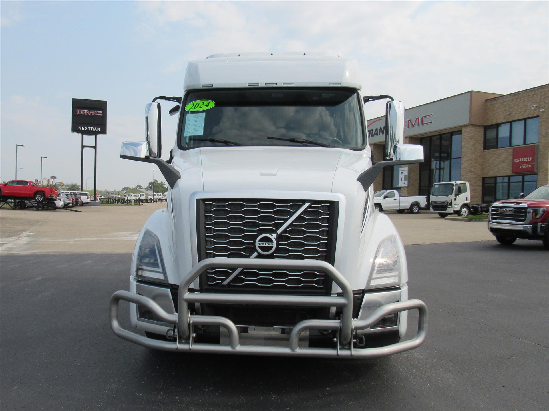 2024 Volvo VNL 740 in Kansas City, MO — photo 8