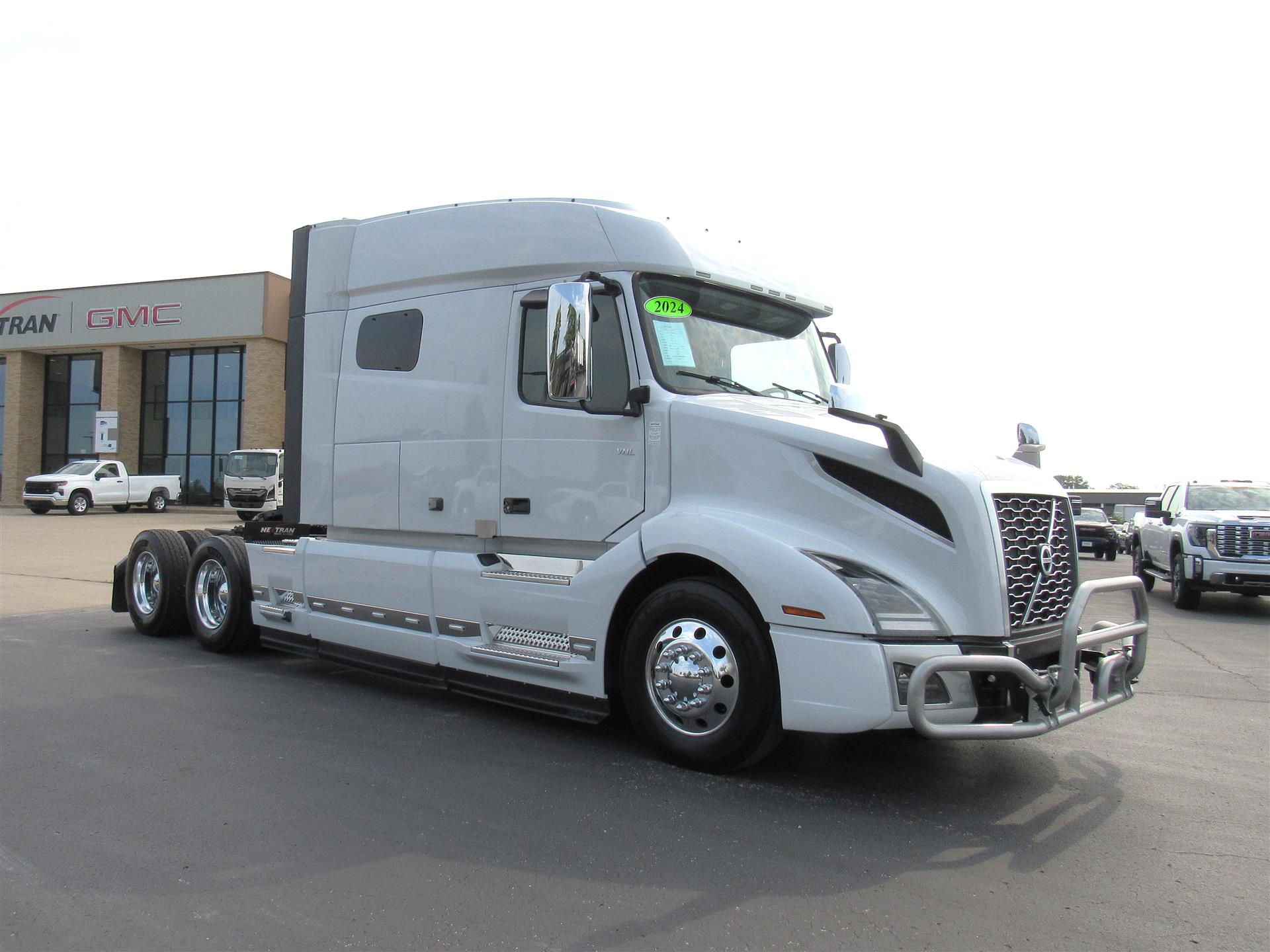 2024 Volvo VNL 740 in Kansas City, MO — photo 7
