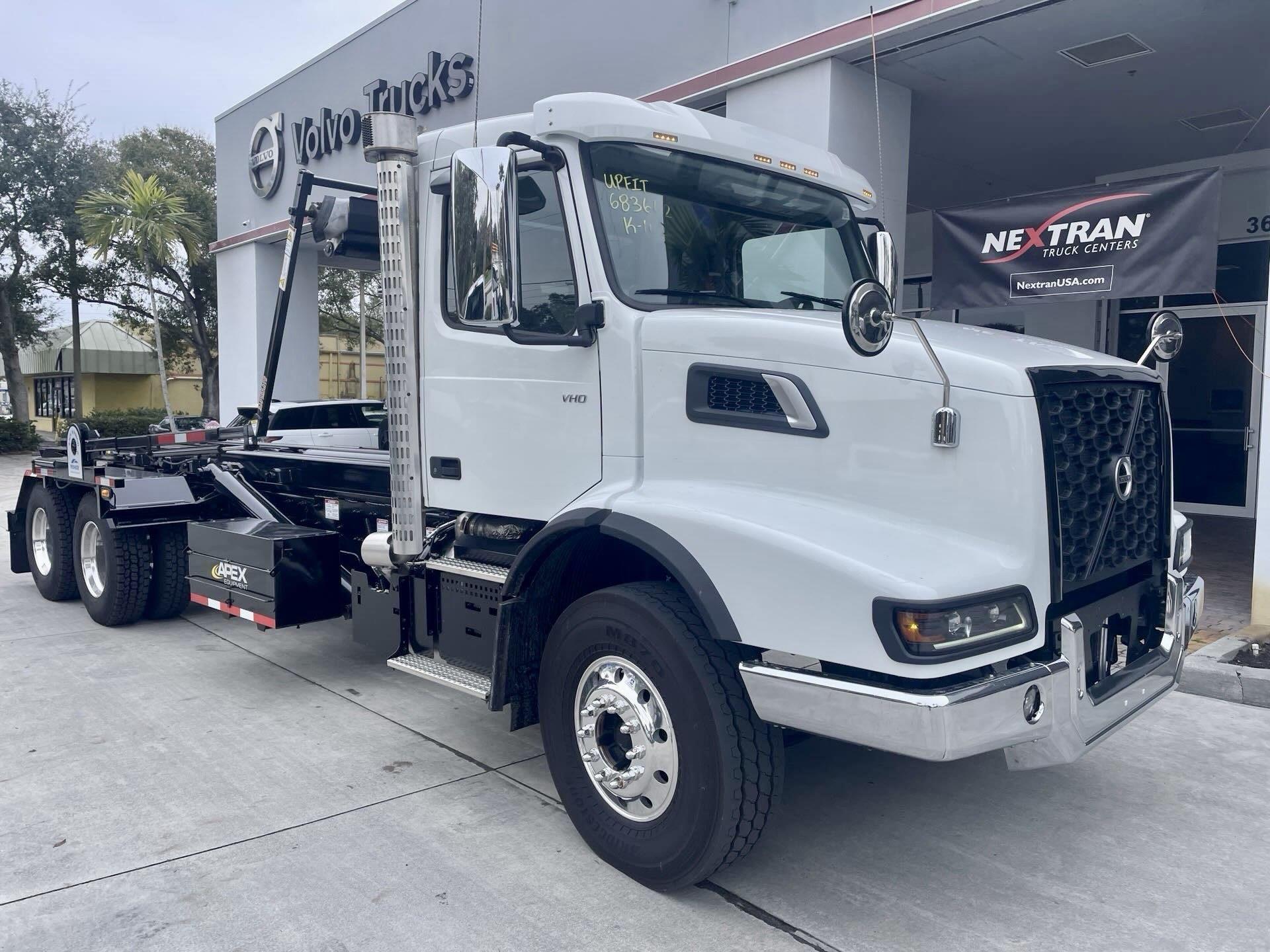 2027 Volvo VHD 300 in Fort Lauderdale, FL — photo 2