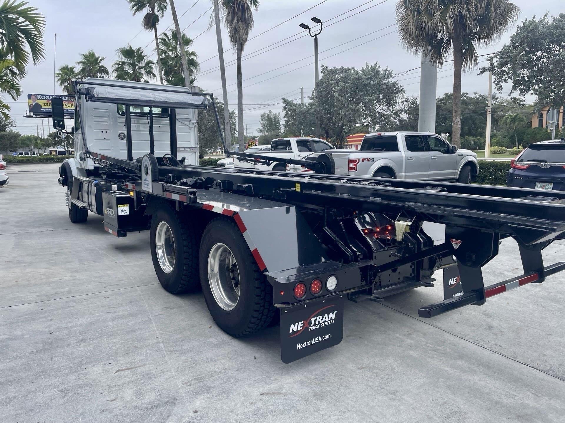 2027 Volvo VHD 300 in Fort Lauderdale, FL — photo 4