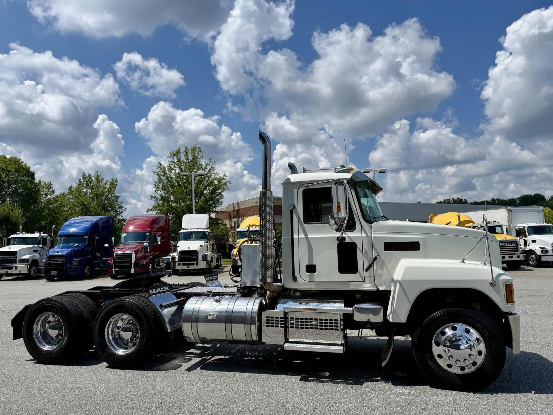 2020 Mack Pinnacle in Duluth, GA — photo 7