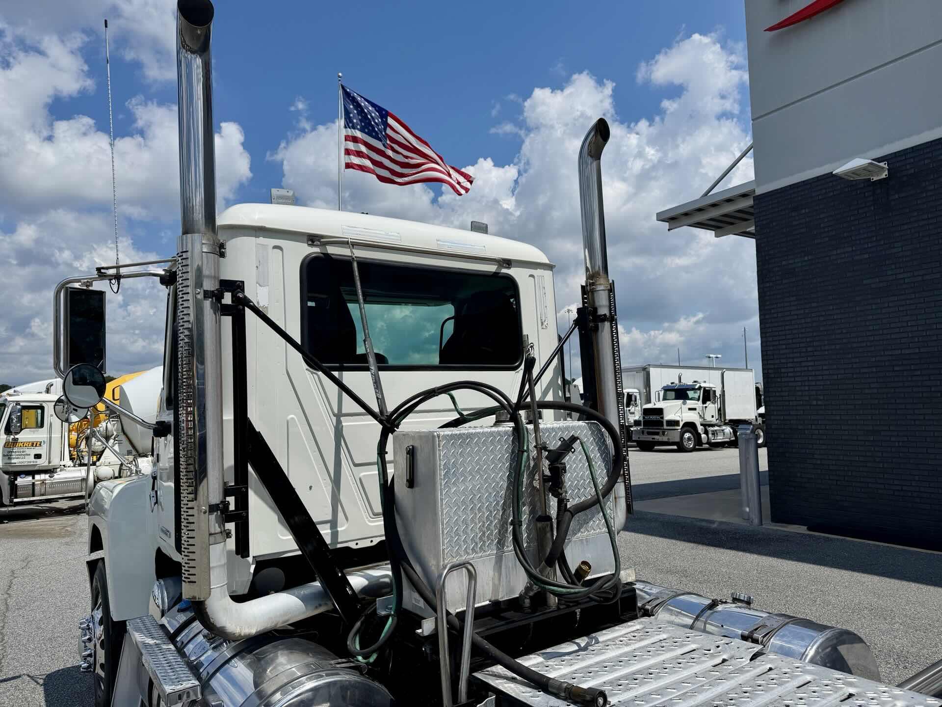 2020 Mack Pinnacle in Duluth, GA — photo 3