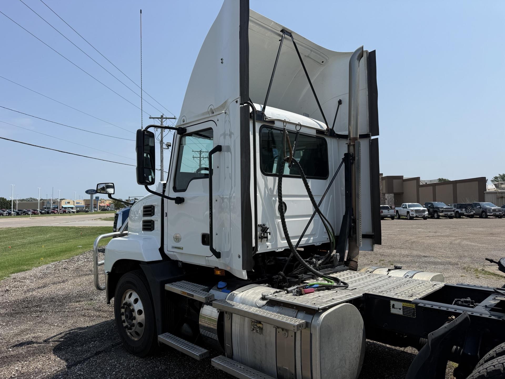 2020 Mack Anthem in Quincy, IL — photo 3
