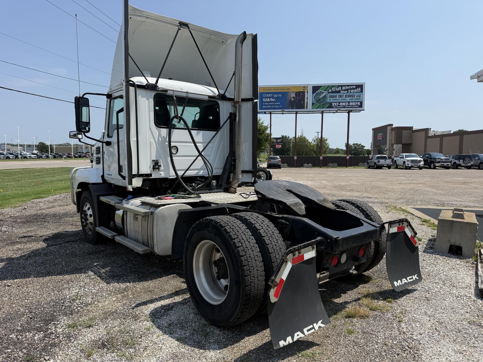 2020 Mack Anthem in Quincy, IL — photo 5