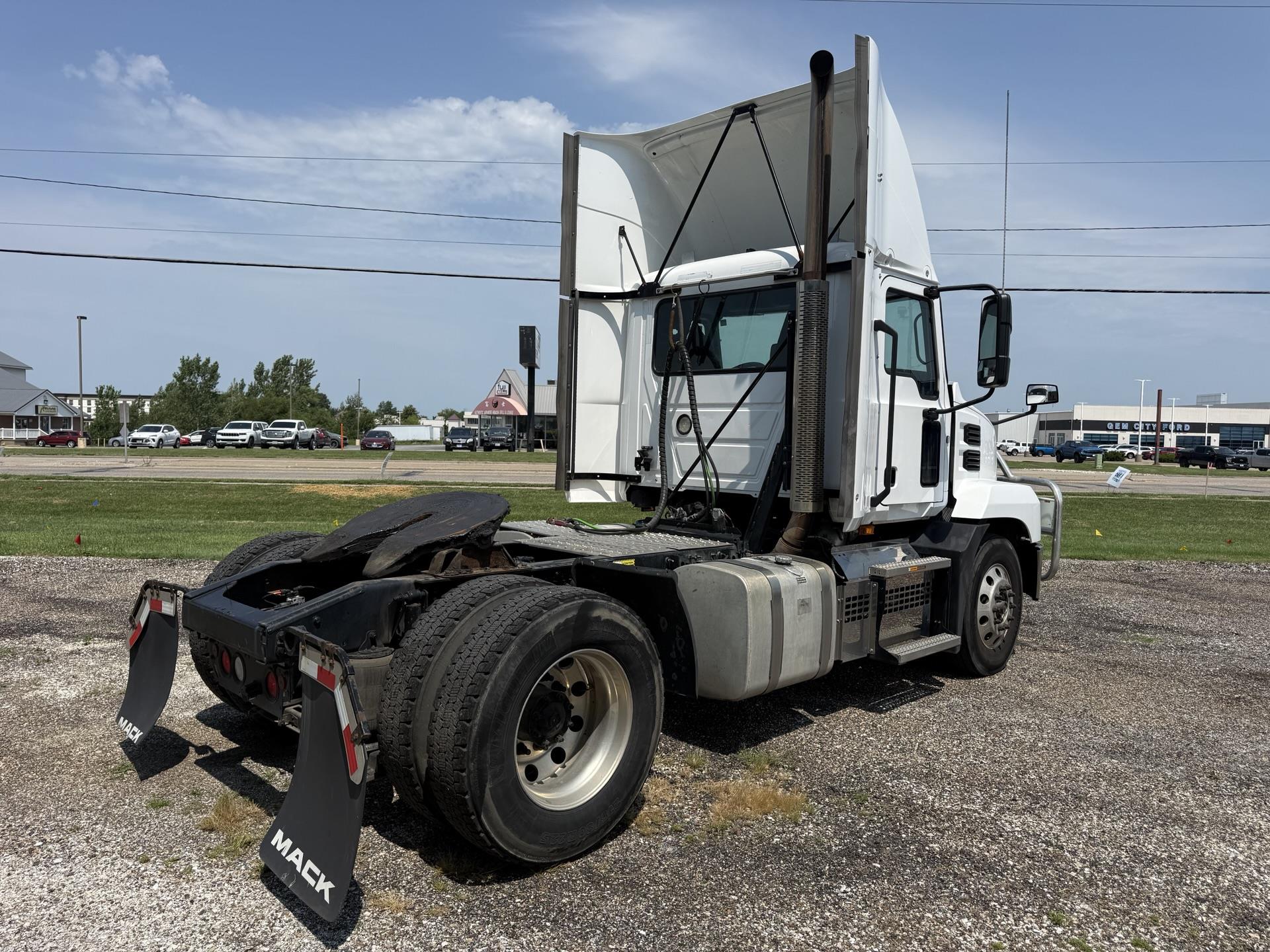 2020 Mack Anthem in Quincy, IL — photo 7