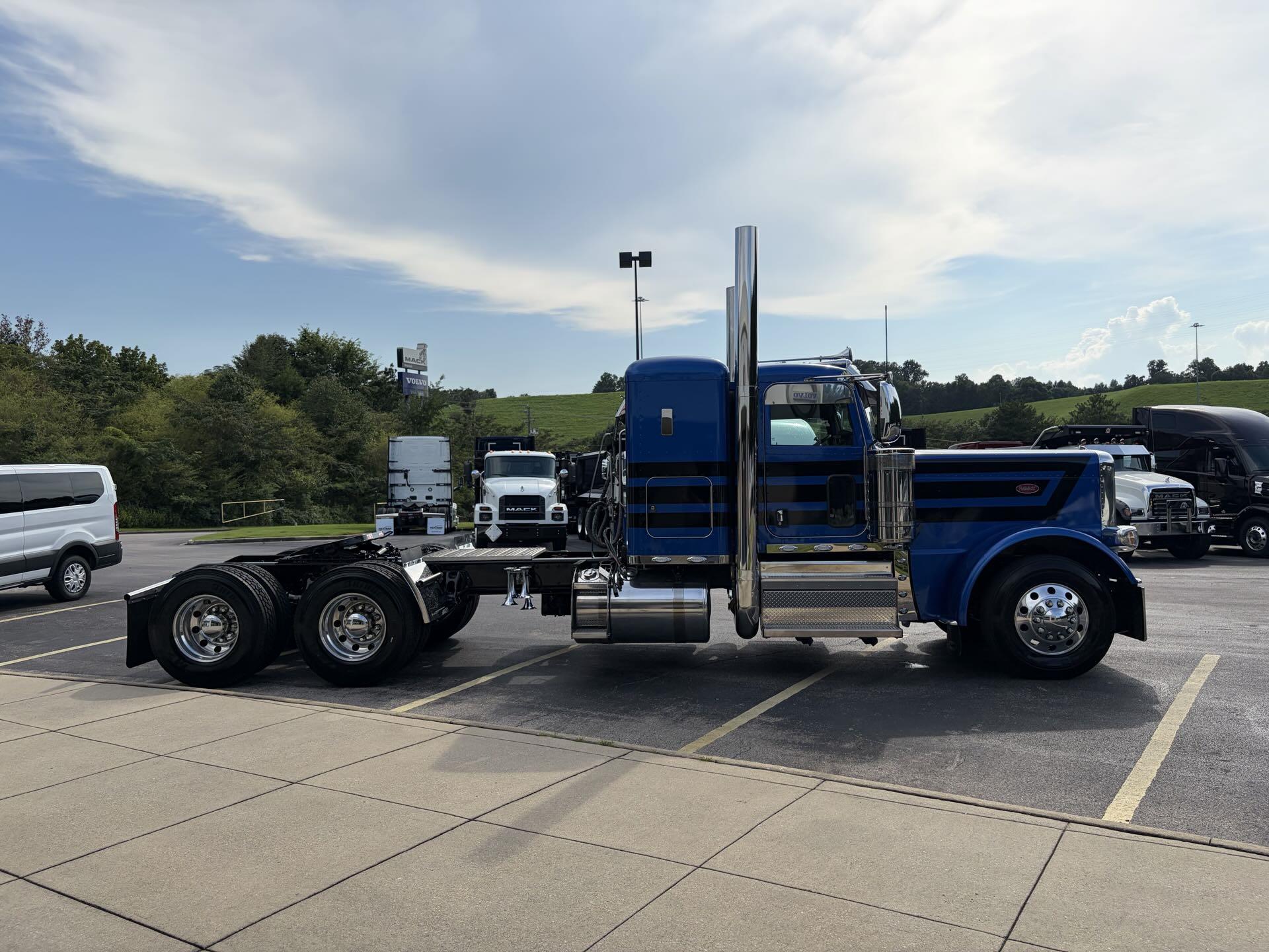 2024 Peterbilt 389 in Fultondale, AL — photo 4
