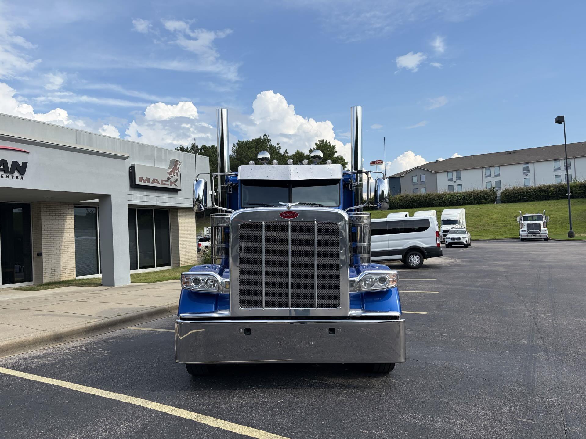 2024 Peterbilt 389 in Fultondale, AL — photo 2