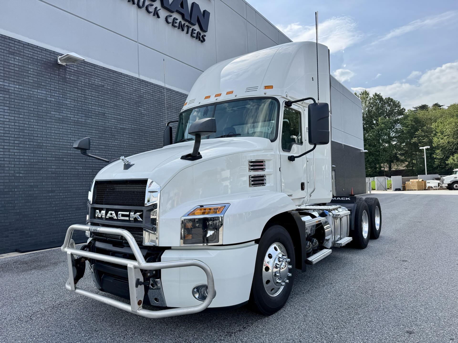 2022 Mack AN64T