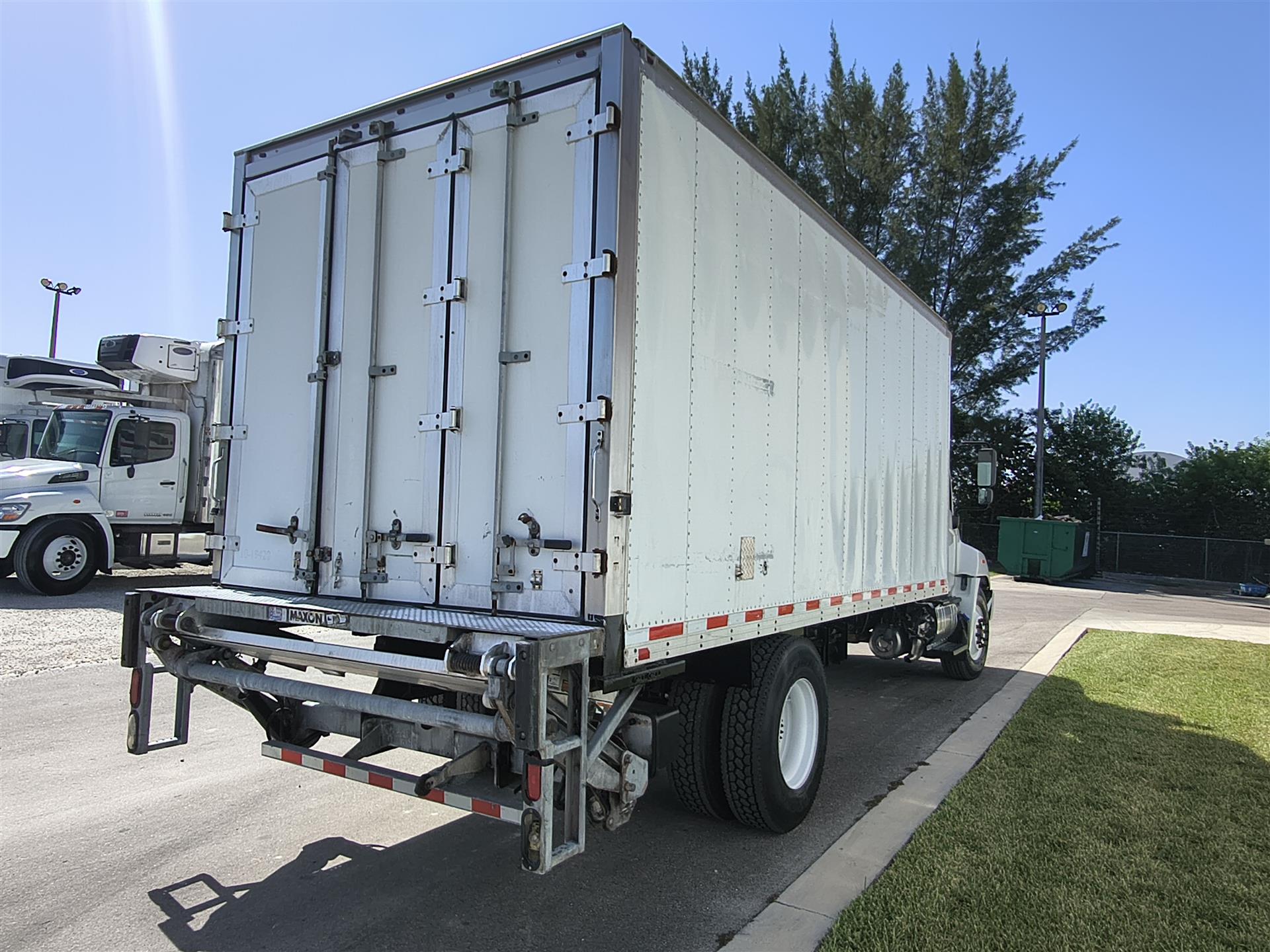 2019 Hino 268 in Fort Lauderdale, FL — photo 4