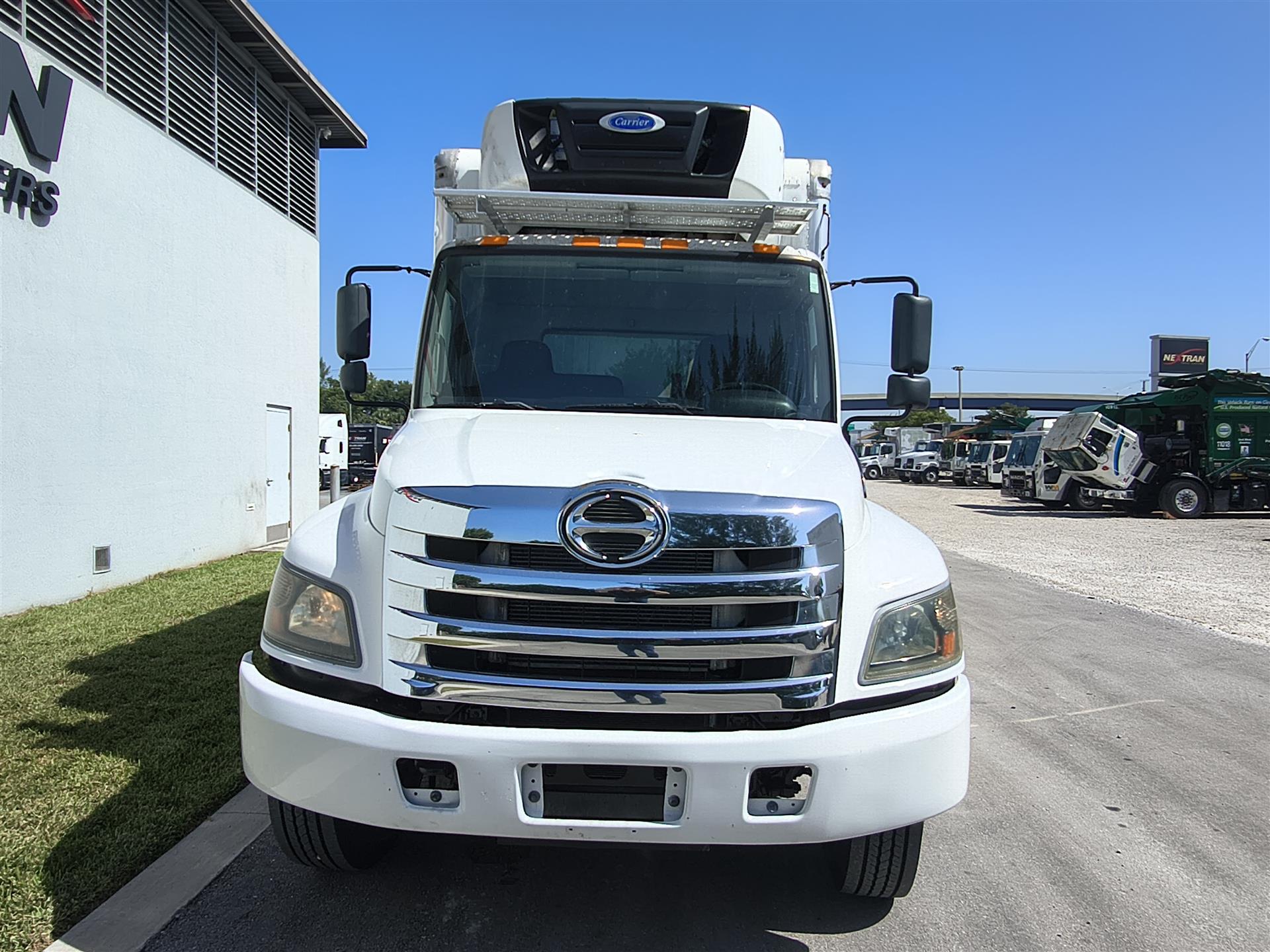 2019 Hino 268 in Fort Lauderdale, FL — photo 2