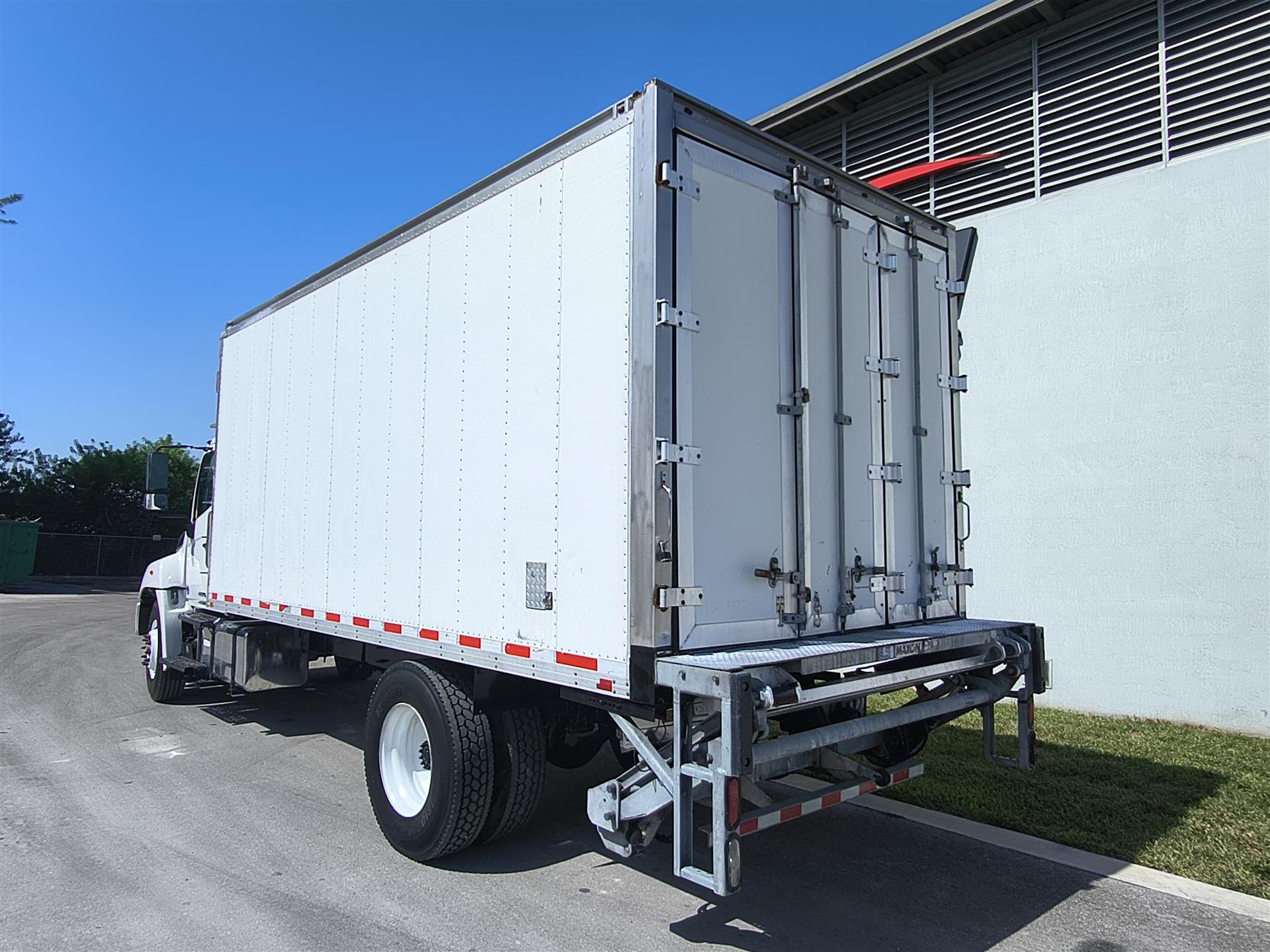 2019 Hino 268 in Fort Lauderdale, FL — photo 5
