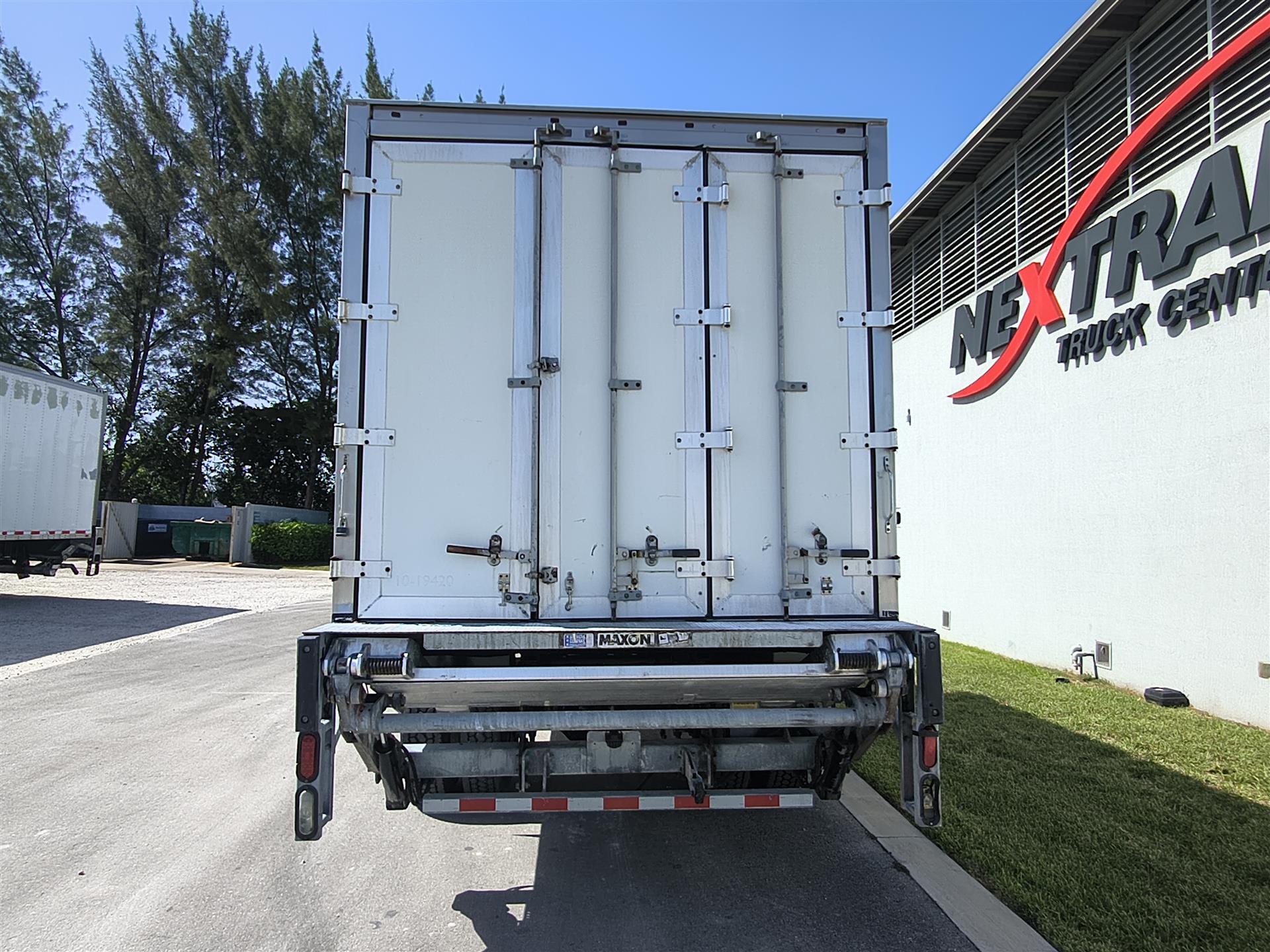 2019 Hino 268 in Fort Lauderdale, FL — photo 6