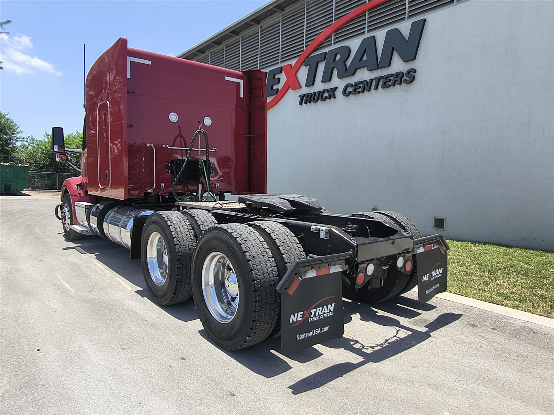 2023 Peterbilt 579 in Fort Lauderdale, FL — photo 6