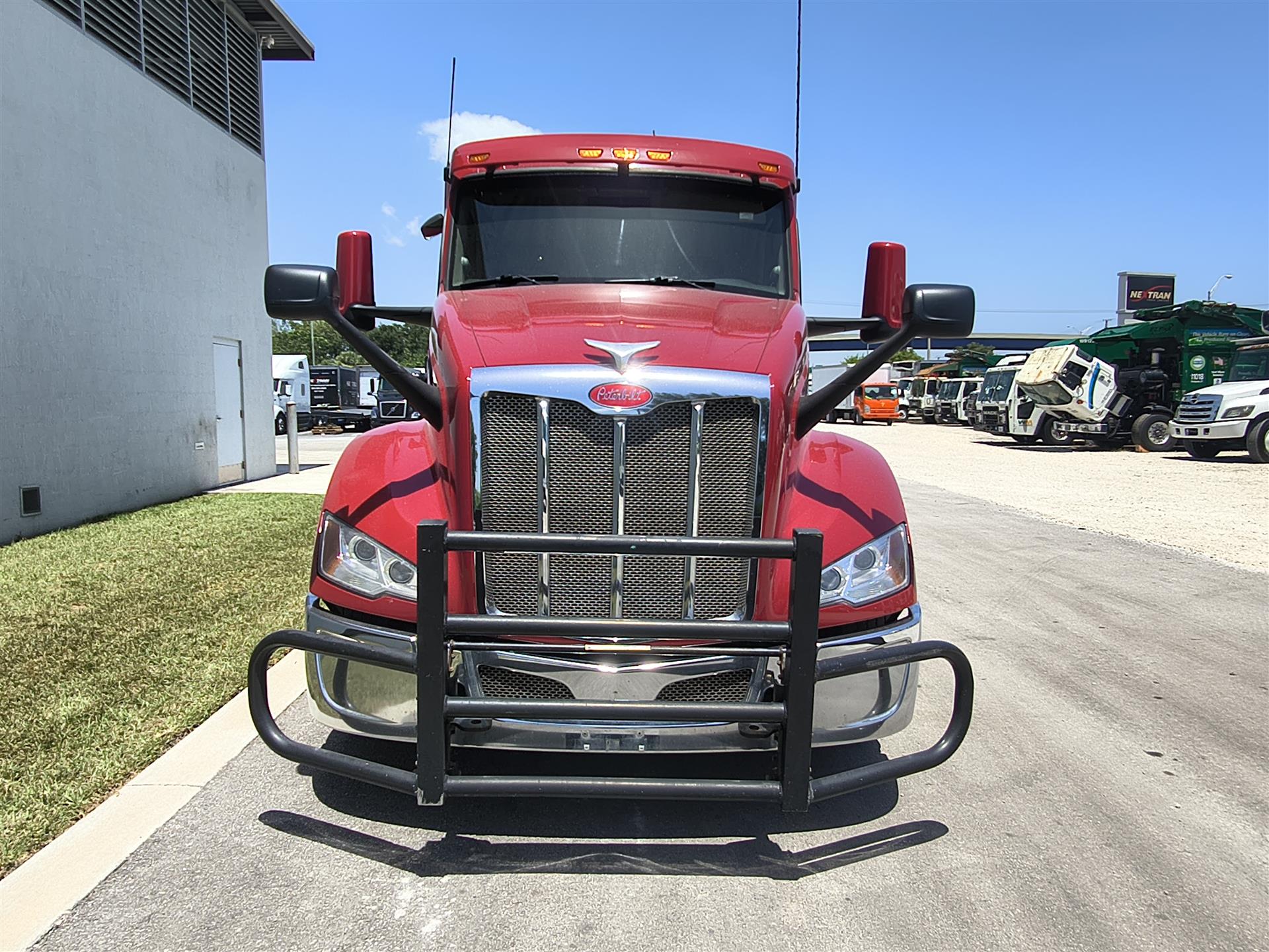2023 Peterbilt 579 in Fort Lauderdale, FL — photo 2