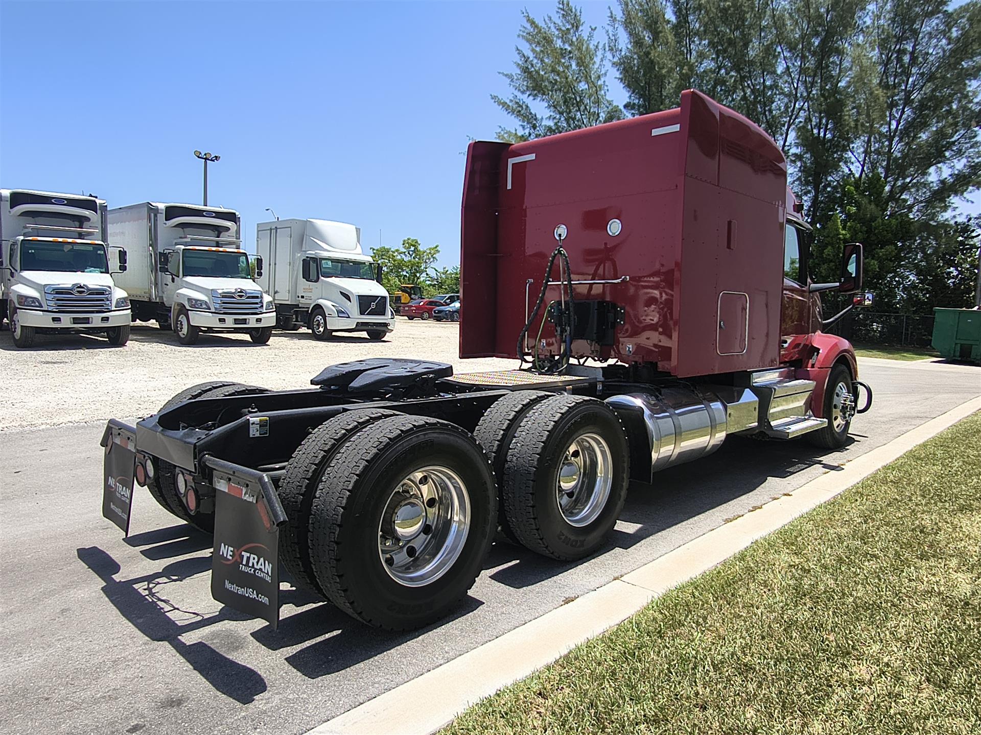 2023 Peterbilt 579 in Fort Lauderdale, FL — photo 4