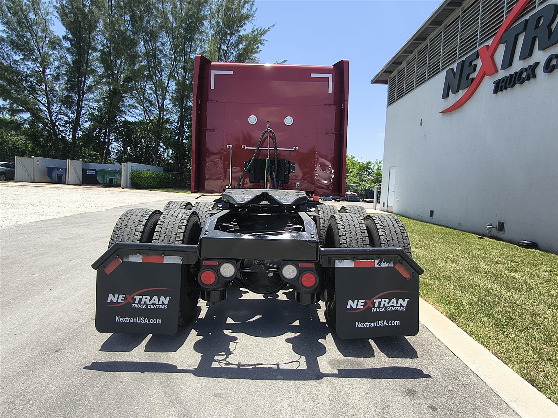 2023 Peterbilt 579 in Fort Lauderdale, FL — photo 5