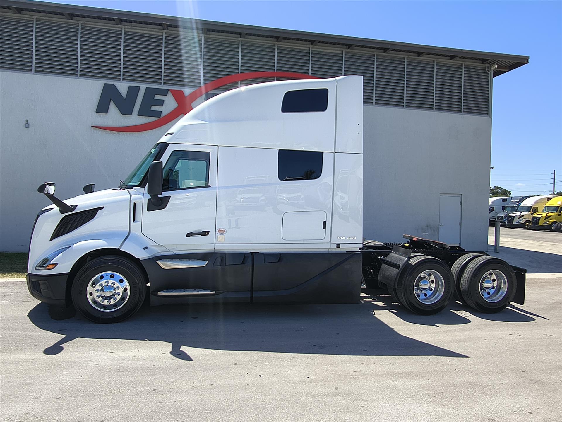 2027 Volvo VNL 860 in Fort Lauderdale, FL — photo 7