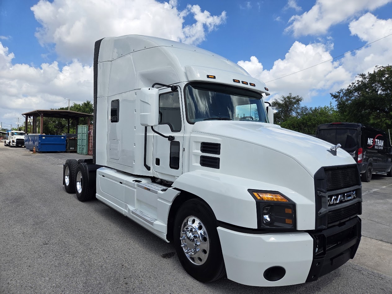 2020 Mack Anthem in Tampa, FL — photo 4