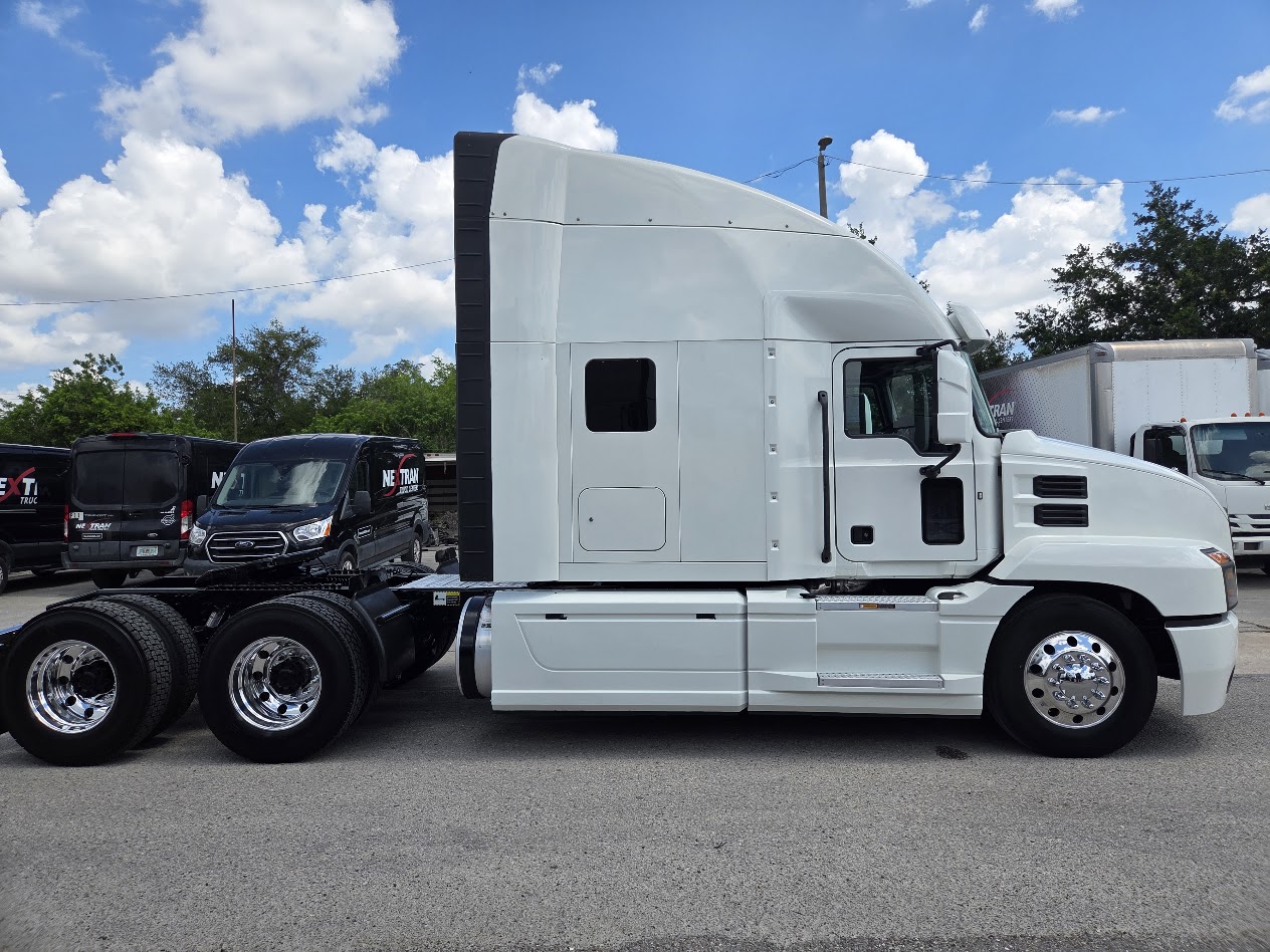 2020 Mack Anthem in Tampa, FL — photo 5