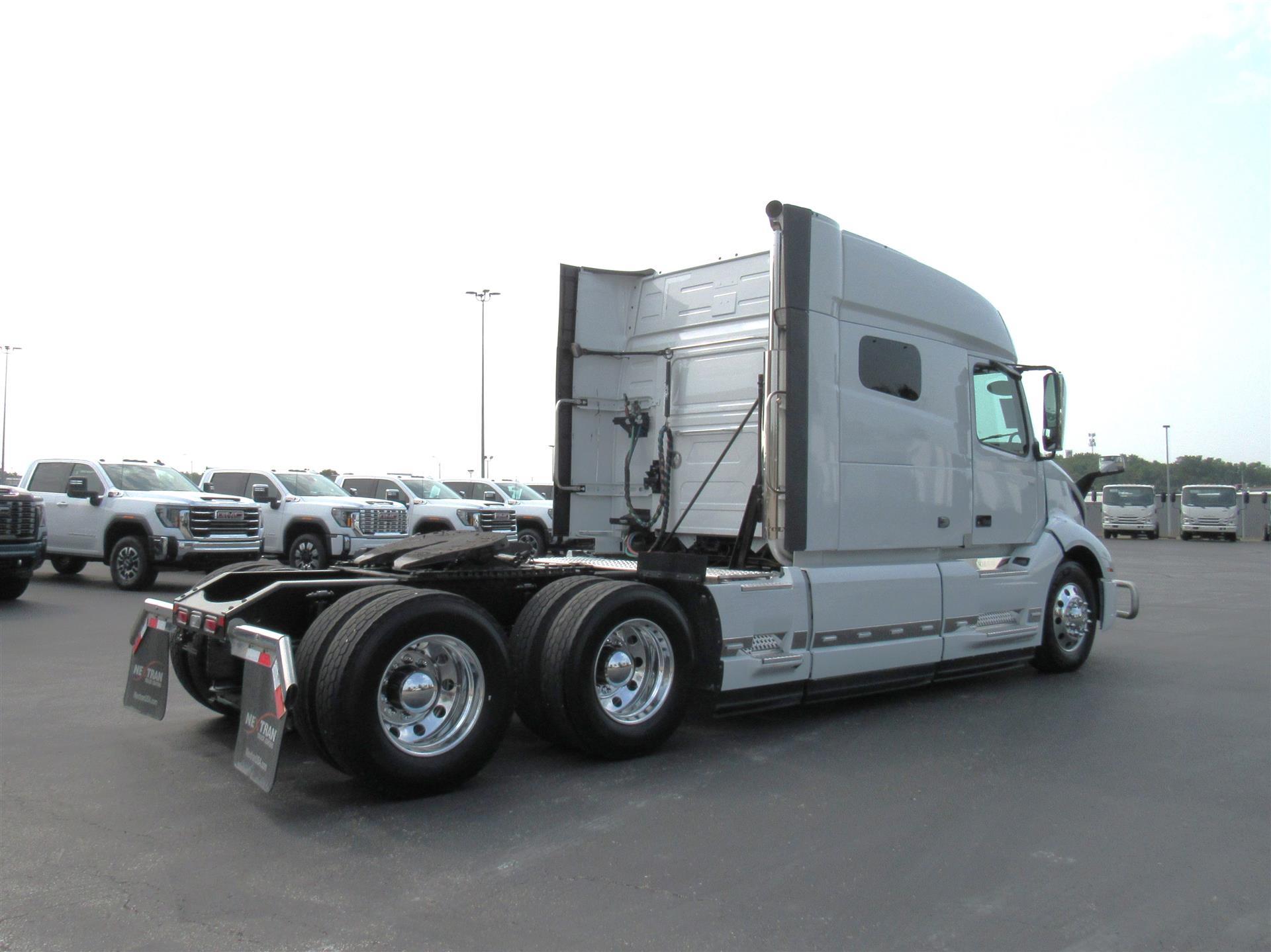 2024 Volvo VNL 740 in Orlando, FL — photo 4