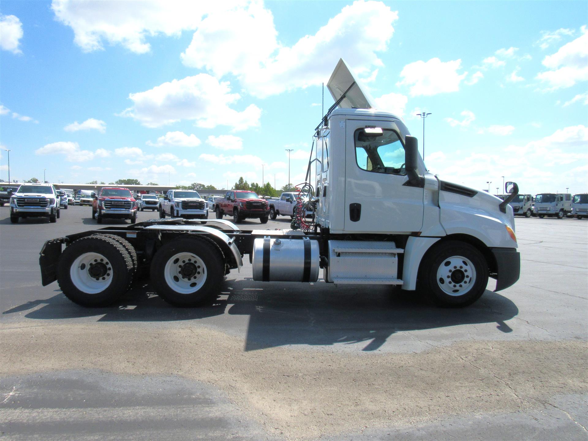 2021 Freightliner in Kansas City, MO — photo 7