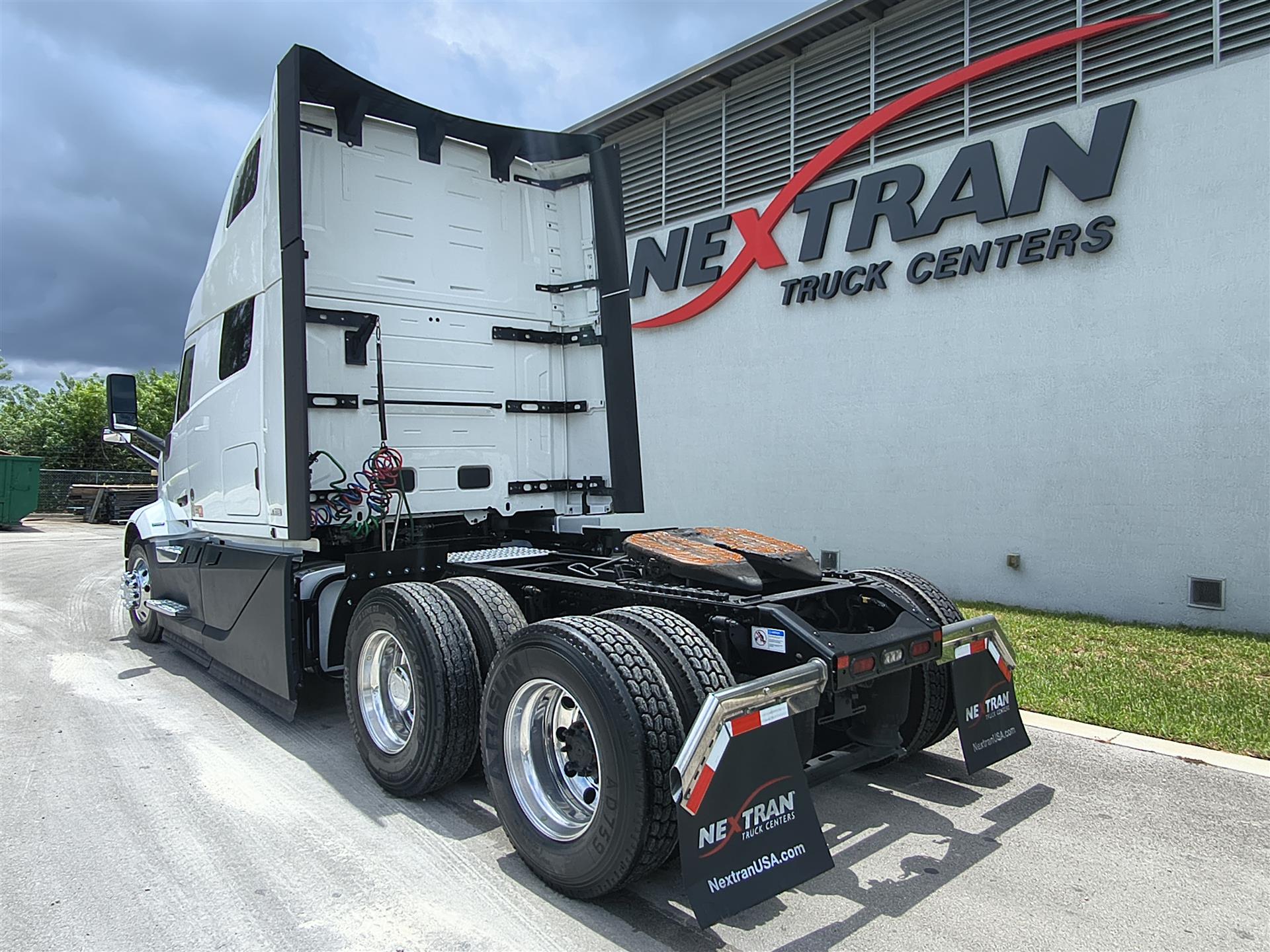2025 Volvo VNL 860 in Fort Lauderdale, FL — photo 6