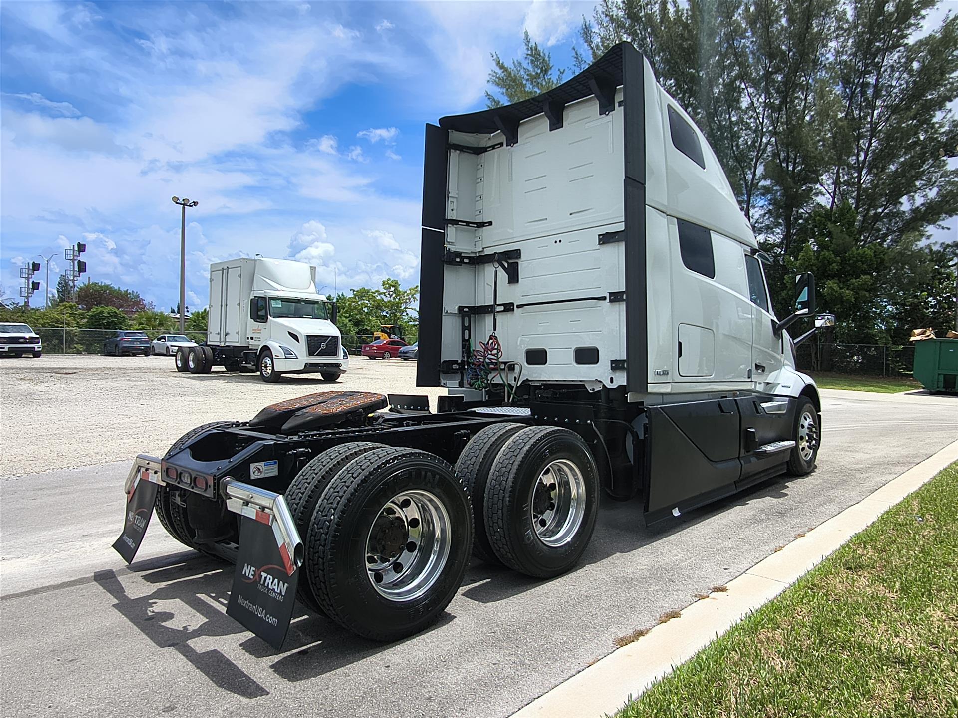 2025 Volvo VNL 860 in Fort Lauderdale, FL — photo 4