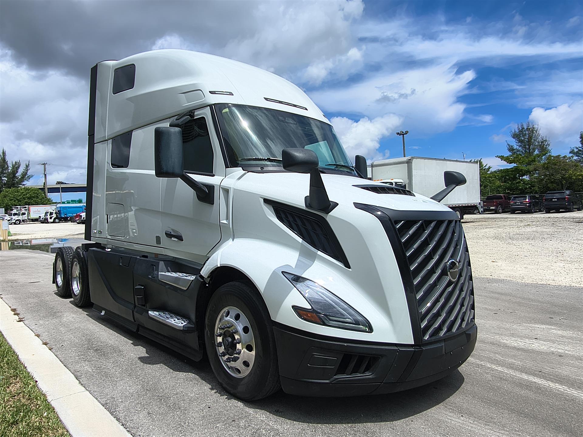2025 Volvo VNL 860 in Fort Lauderdale, FL — photo 3