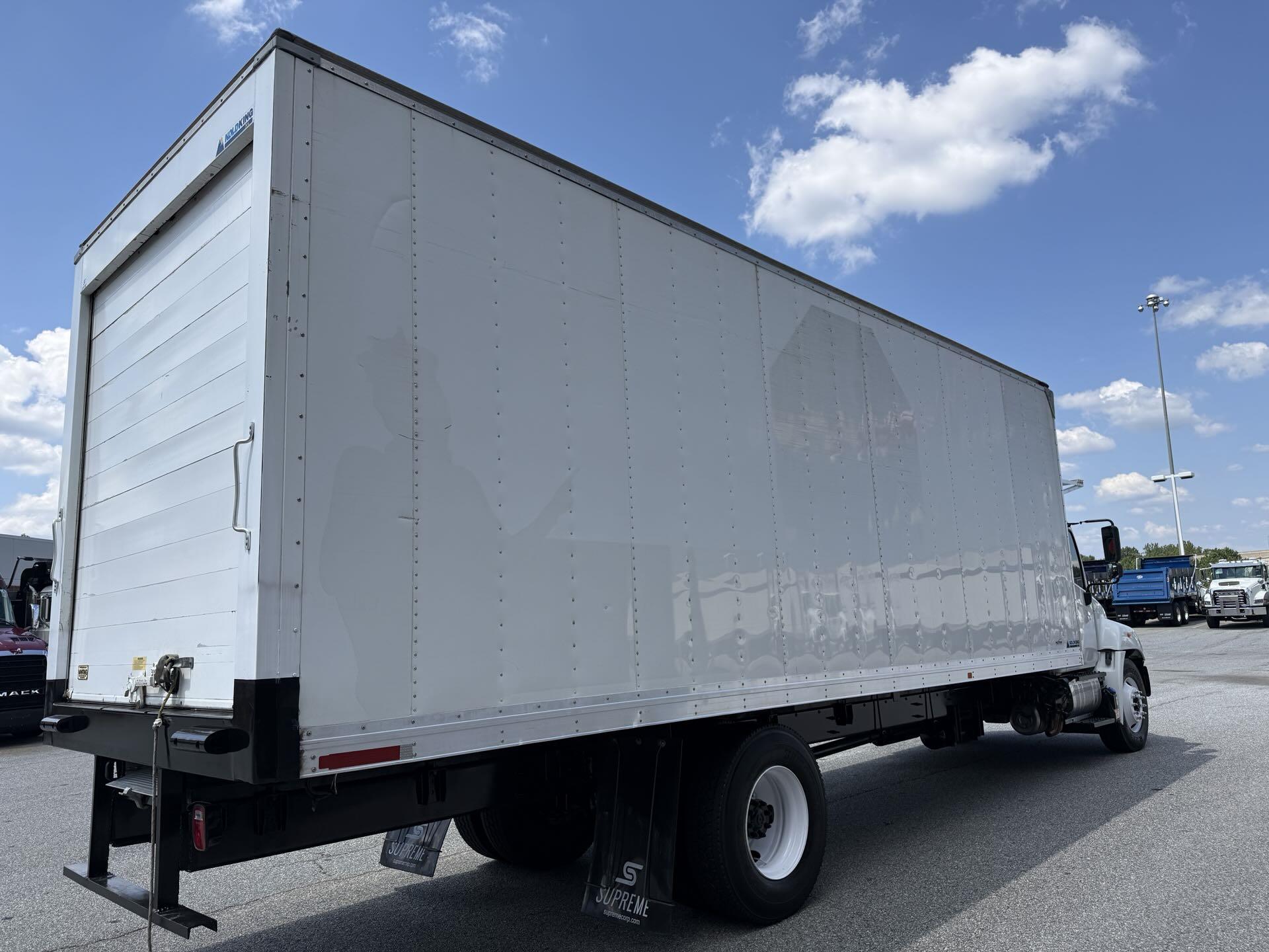 2021 Hino 268 in Duluth, GA — photo 7
