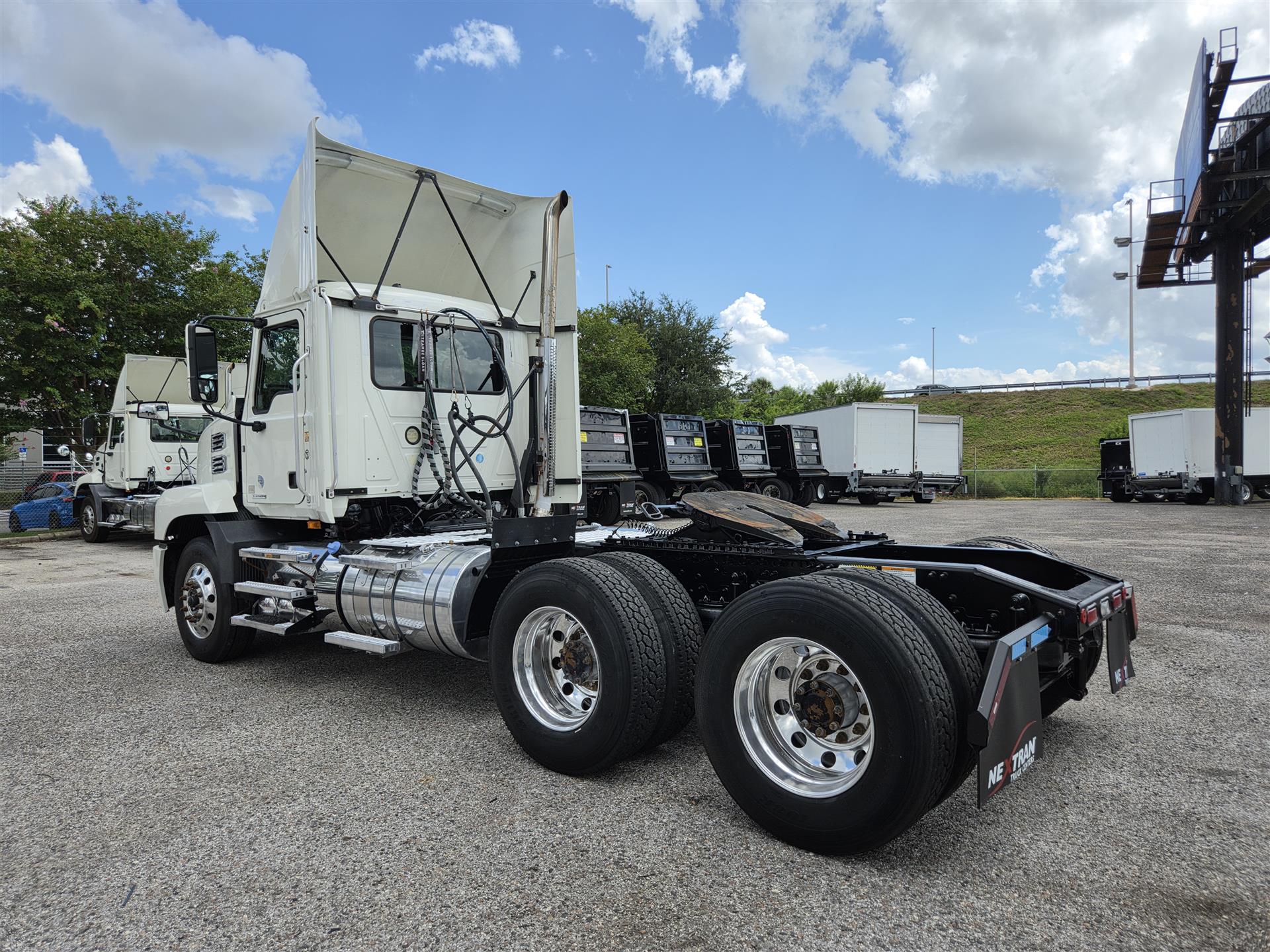2019 Mack Anthem in Orlando, FL — photo 3