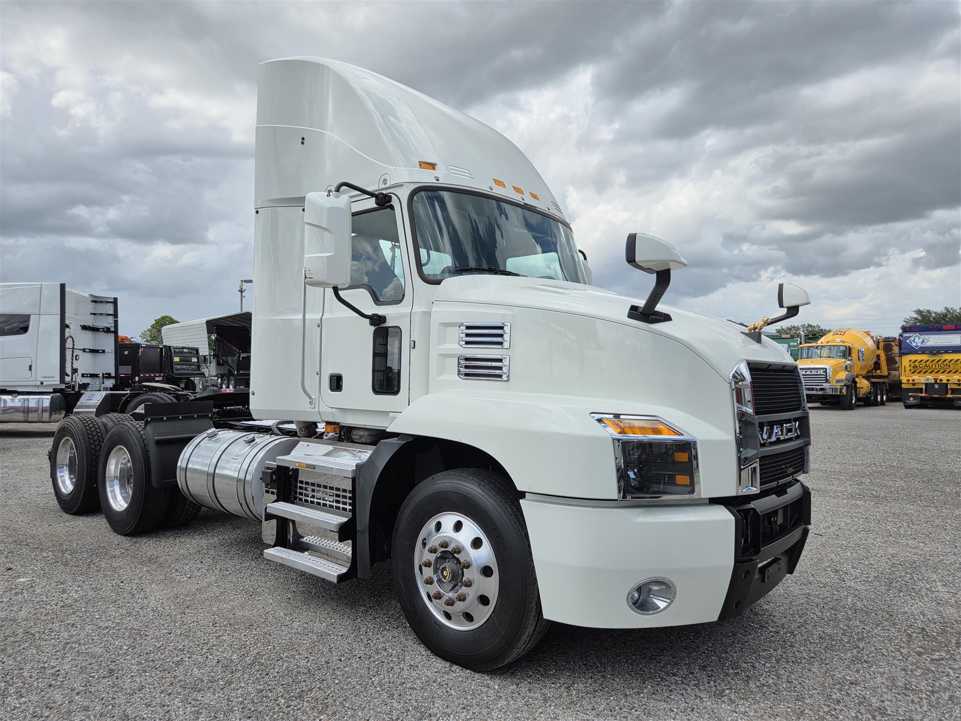 2019 Mack Anthem in Orlando, FL — photo 2