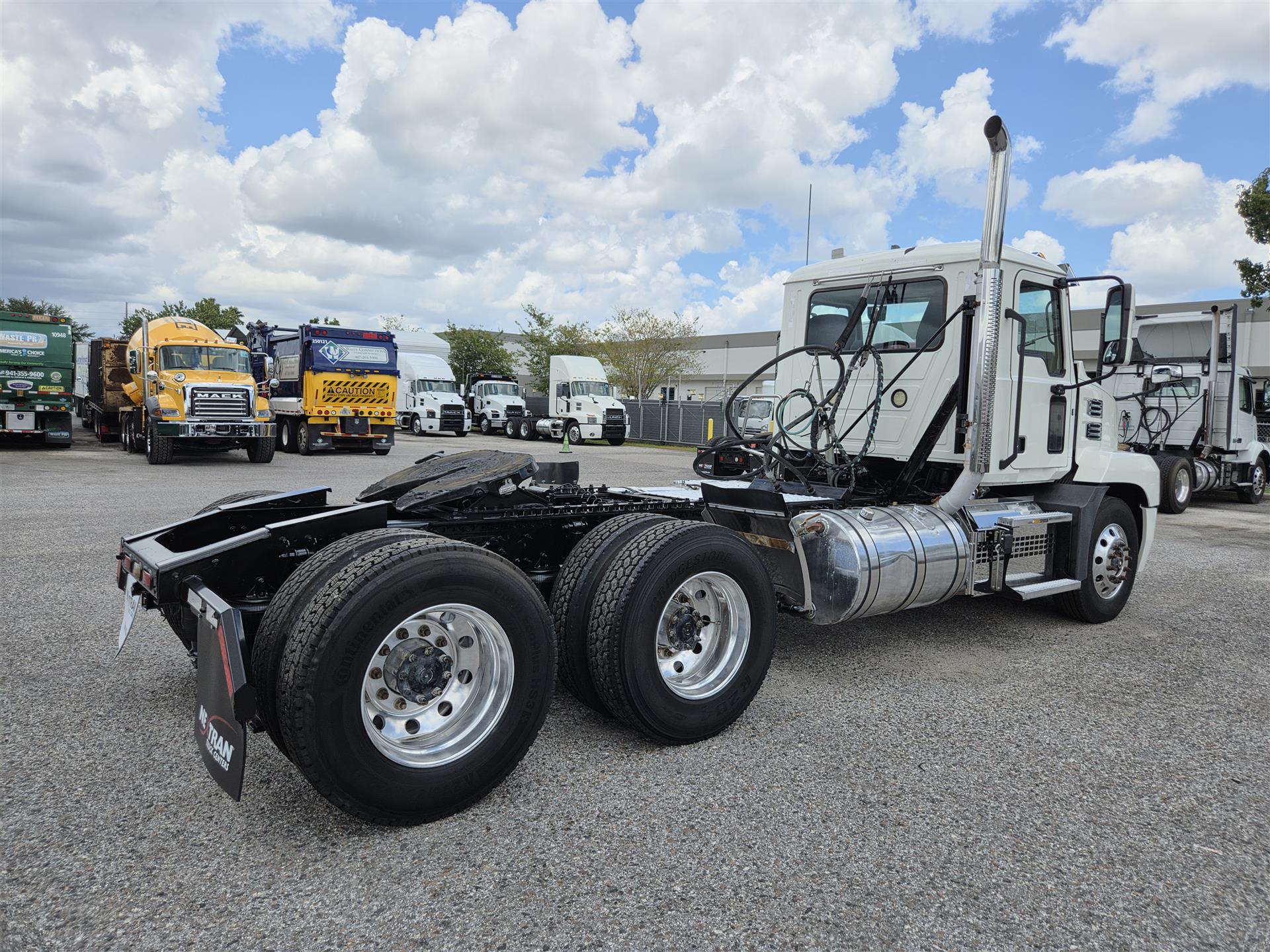 2019 Mack Anthem in Orlando, FL — photo 4