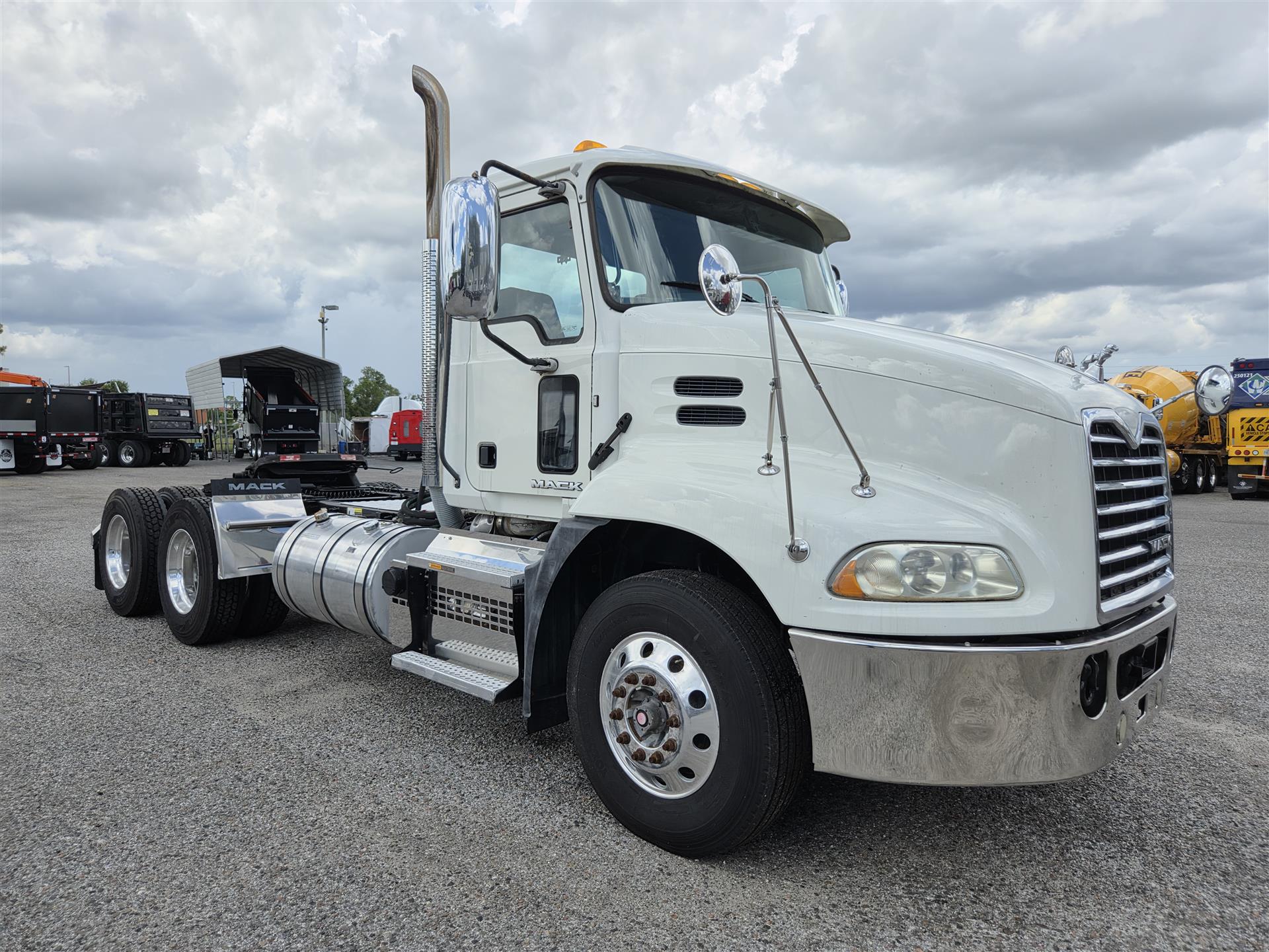 2018 Mack Pinnacle in Orlando, FL — photo 2