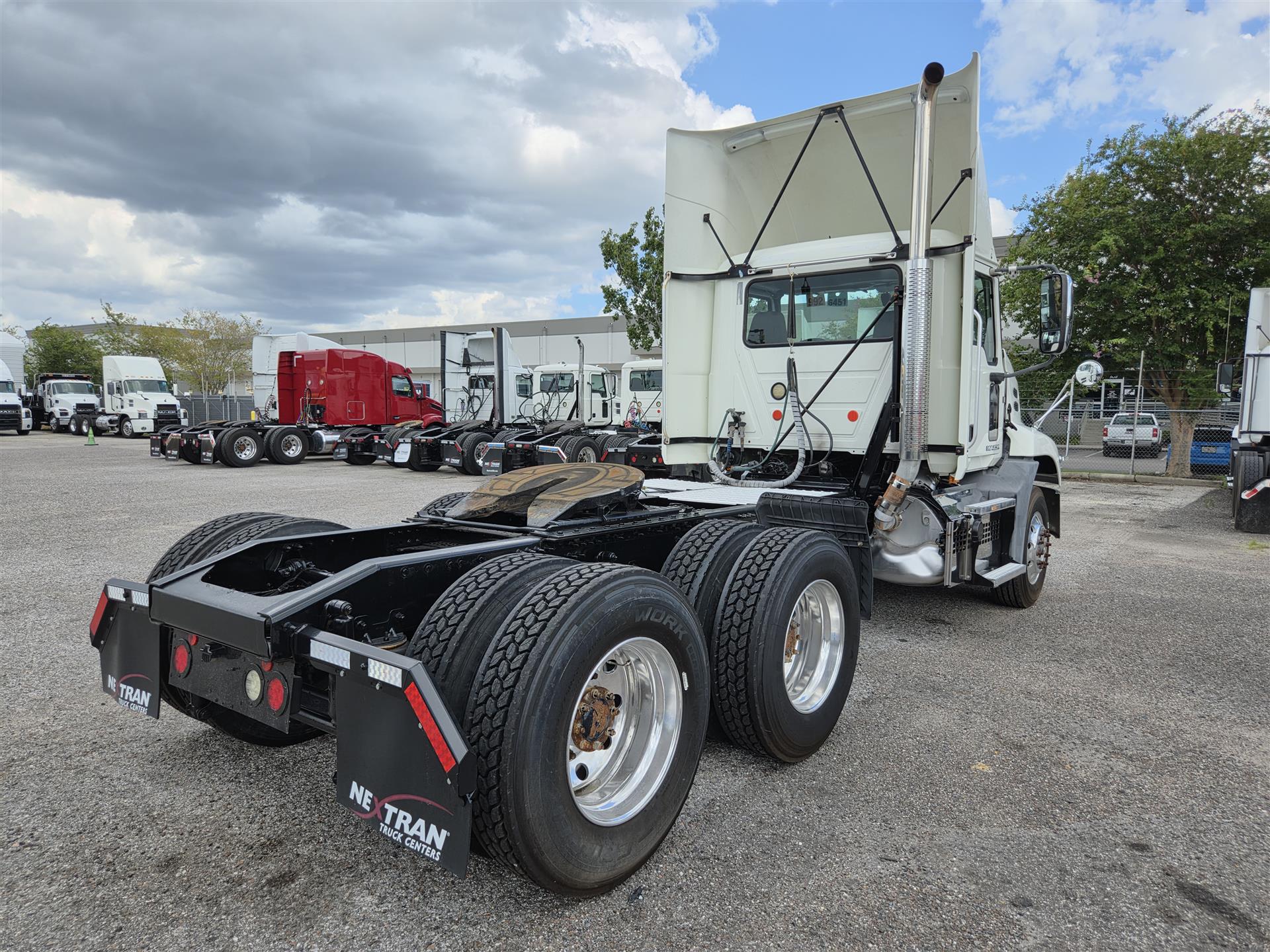 2018 Mack Pinnacle in Orlando, FL — photo 3