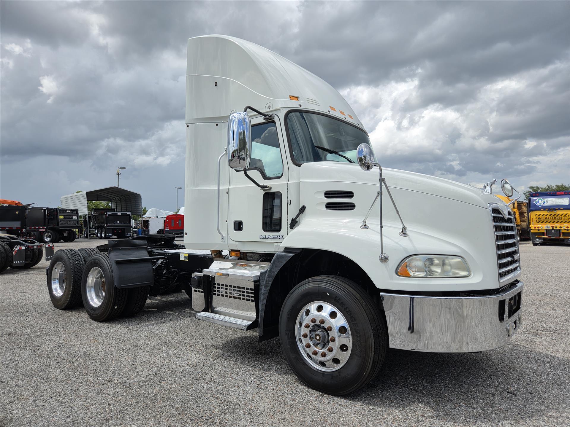 2018 Mack Pinnacle in Orlando, FL — photo 2