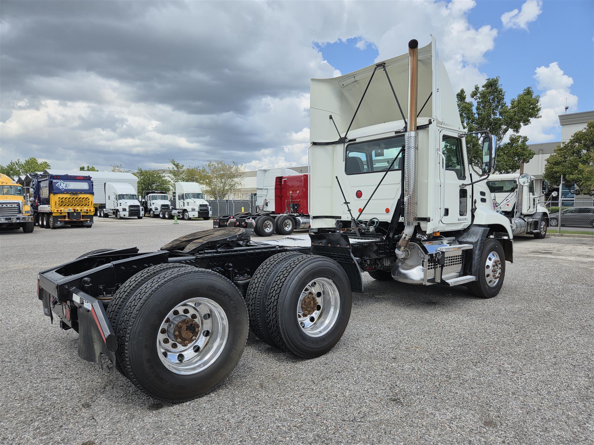 2018 Mack Pinnacle in Orlando, FL — photo 4