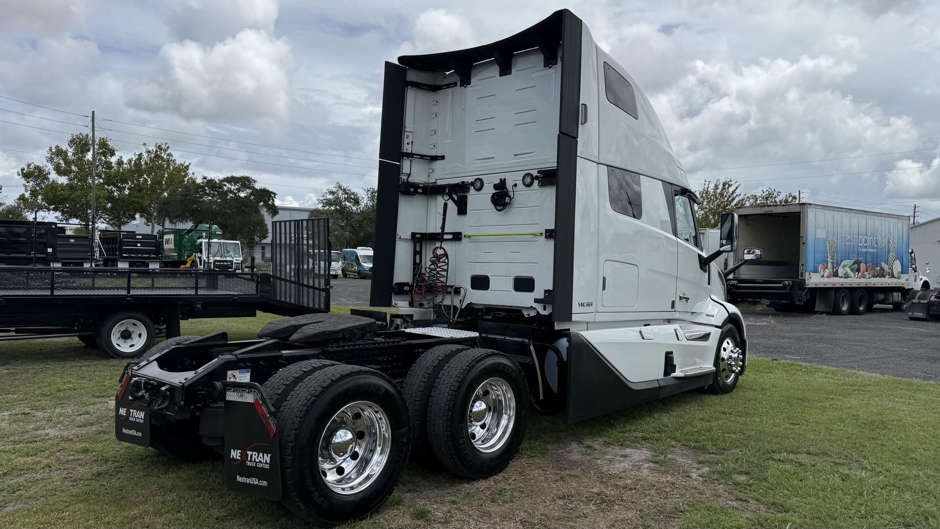 2025 Volvo VNL 860 in Jacksonville, FL — photo 5