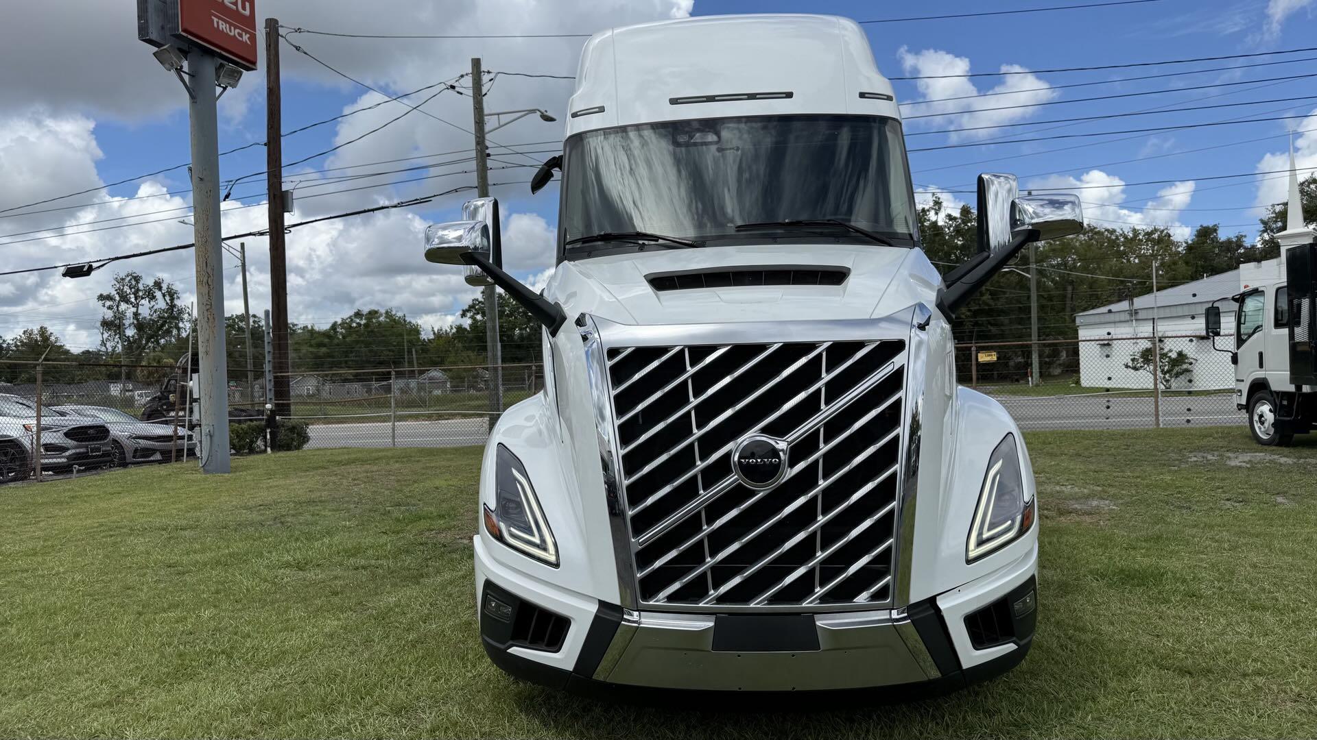 2025 Volvo VNL 860 in Jacksonville, FL — photo 8