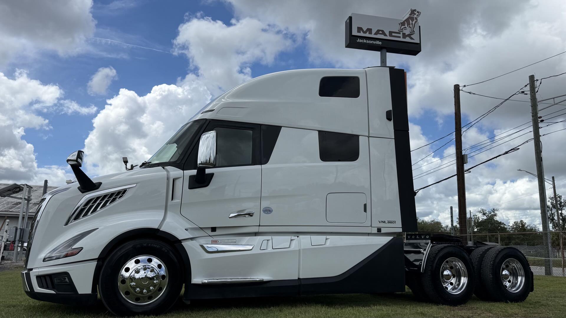2025 Volvo VNL 860 in Jacksonville, FL — photo 2