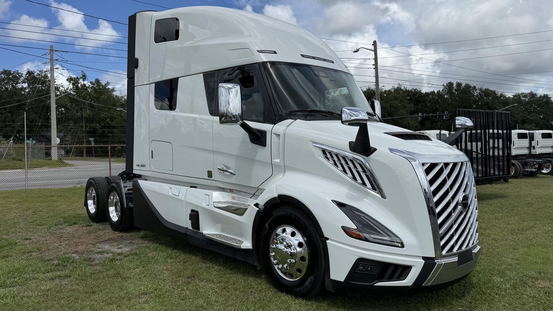 2025 Volvo VNL 860 in Jacksonville, FL — photo 7