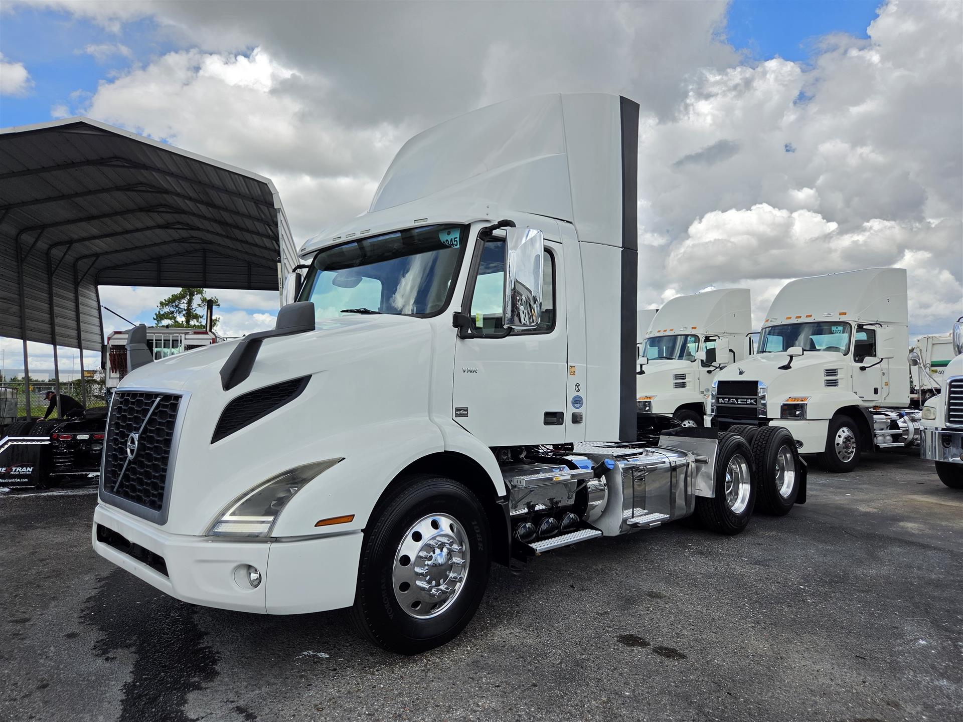 2019 Volvo VNR 640 in Orlando, FL