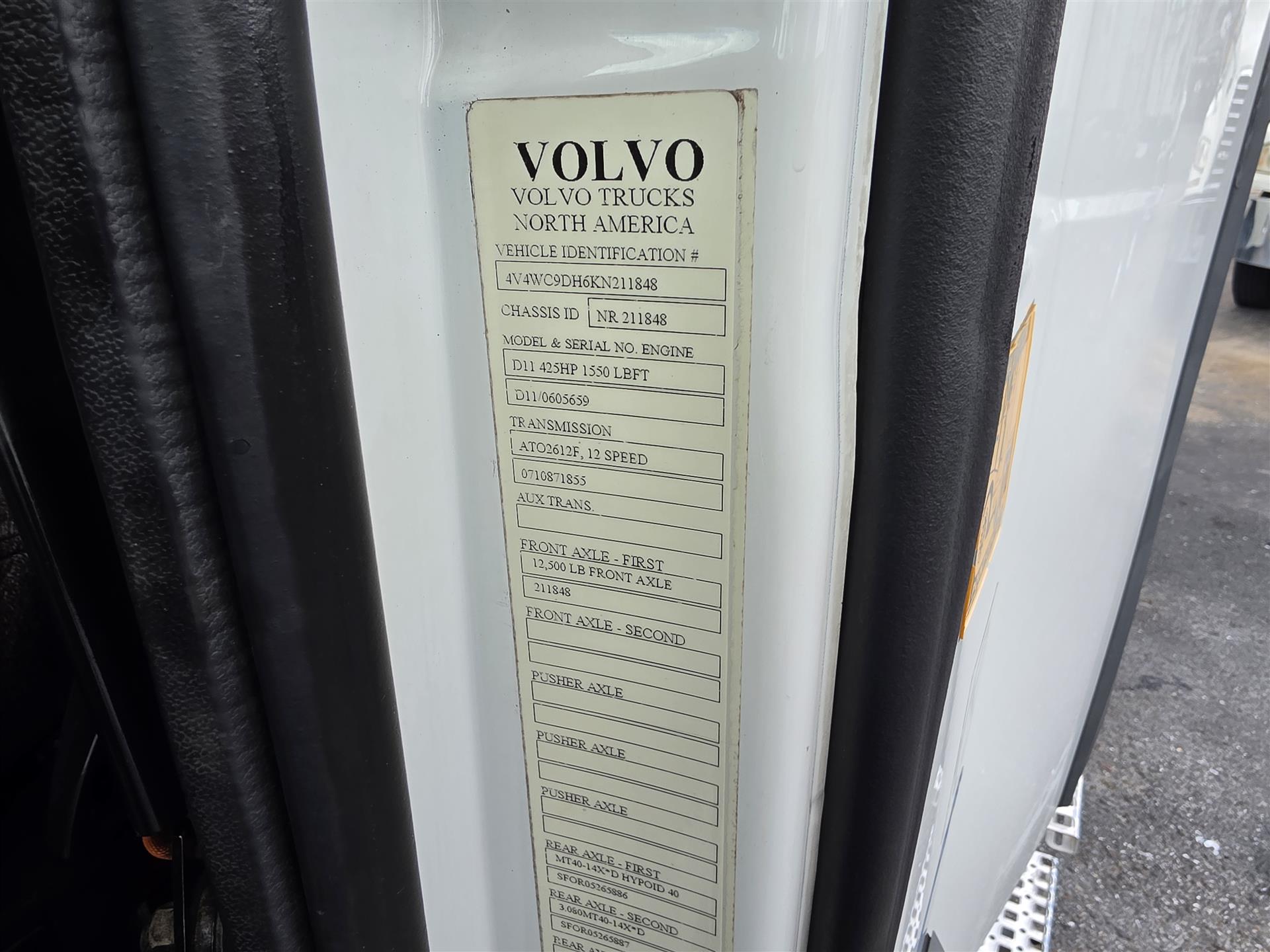 2019 Volvo VNR 640 in Orlando, FL — photo 6