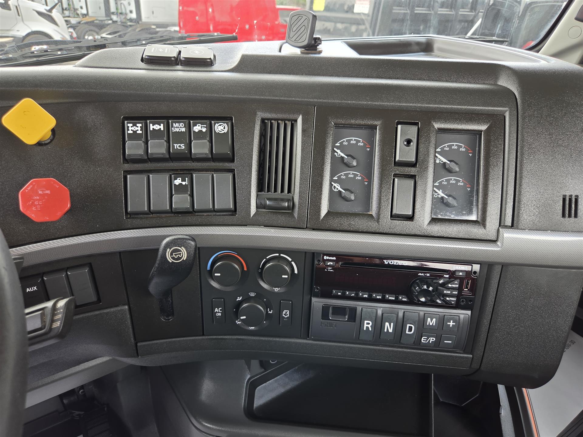 2019 Volvo VNR 640 in Orlando, FL — photo 7