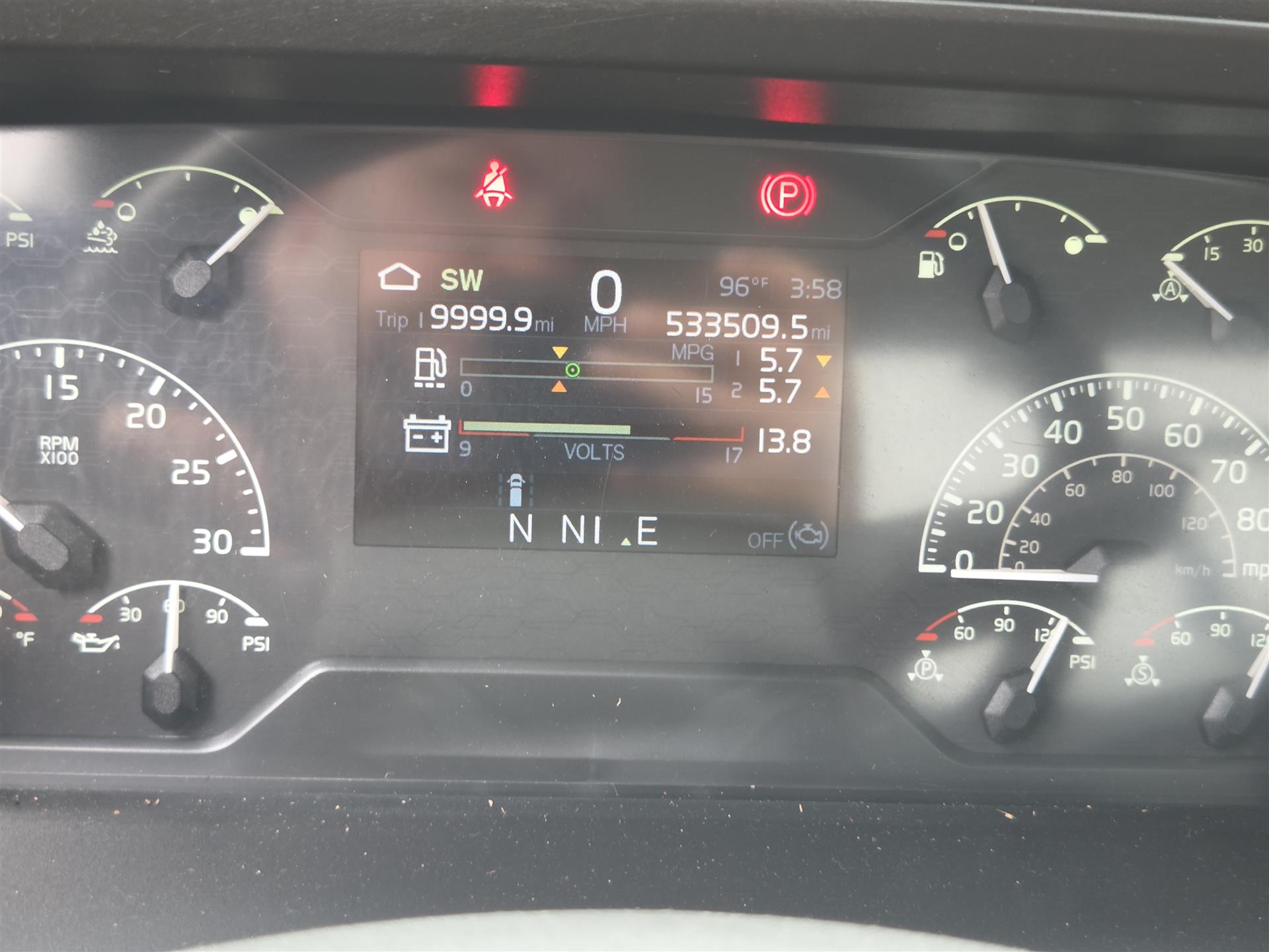 2019 Volvo VNR 640 in Orlando, FL — photo 6