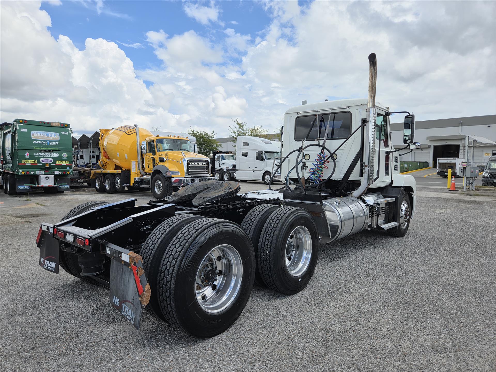 2020 Mack Anthem in Orlando, FL — photo 3