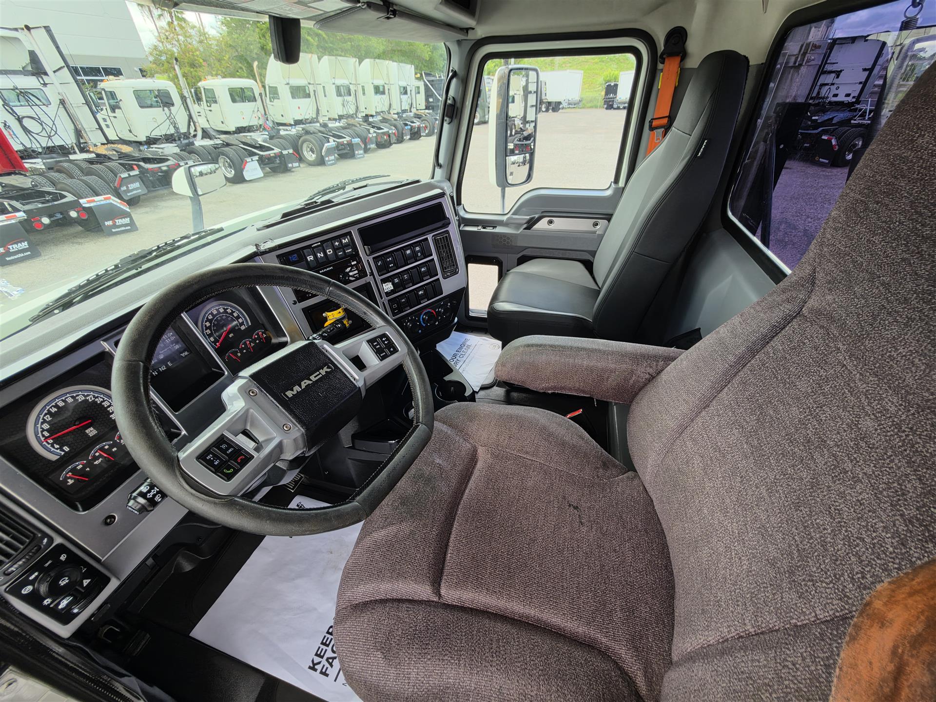 2020 Mack Anthem in Orlando, FL — photo 6