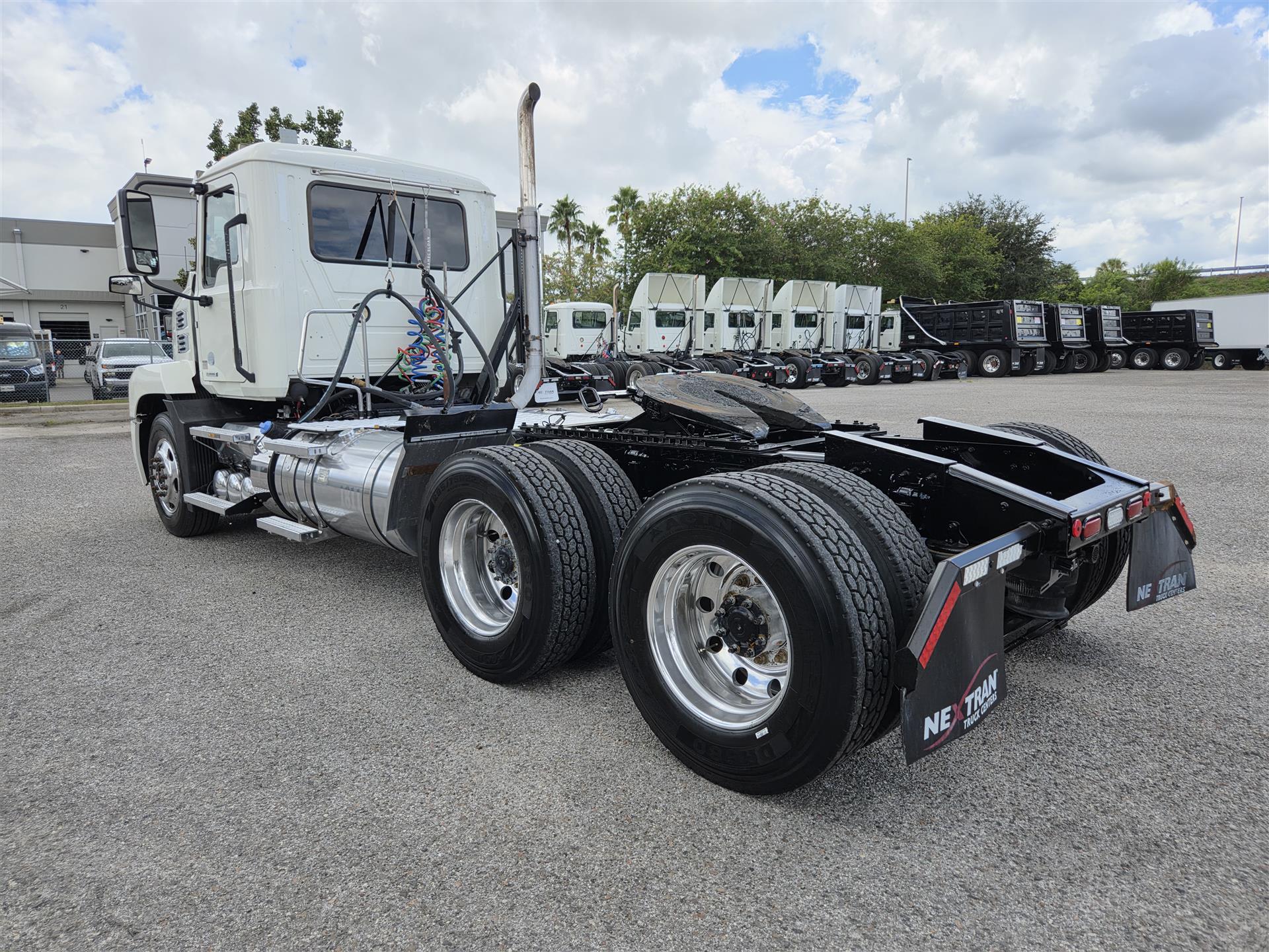 2020 Mack Anthem in Orlando, FL — photo 4