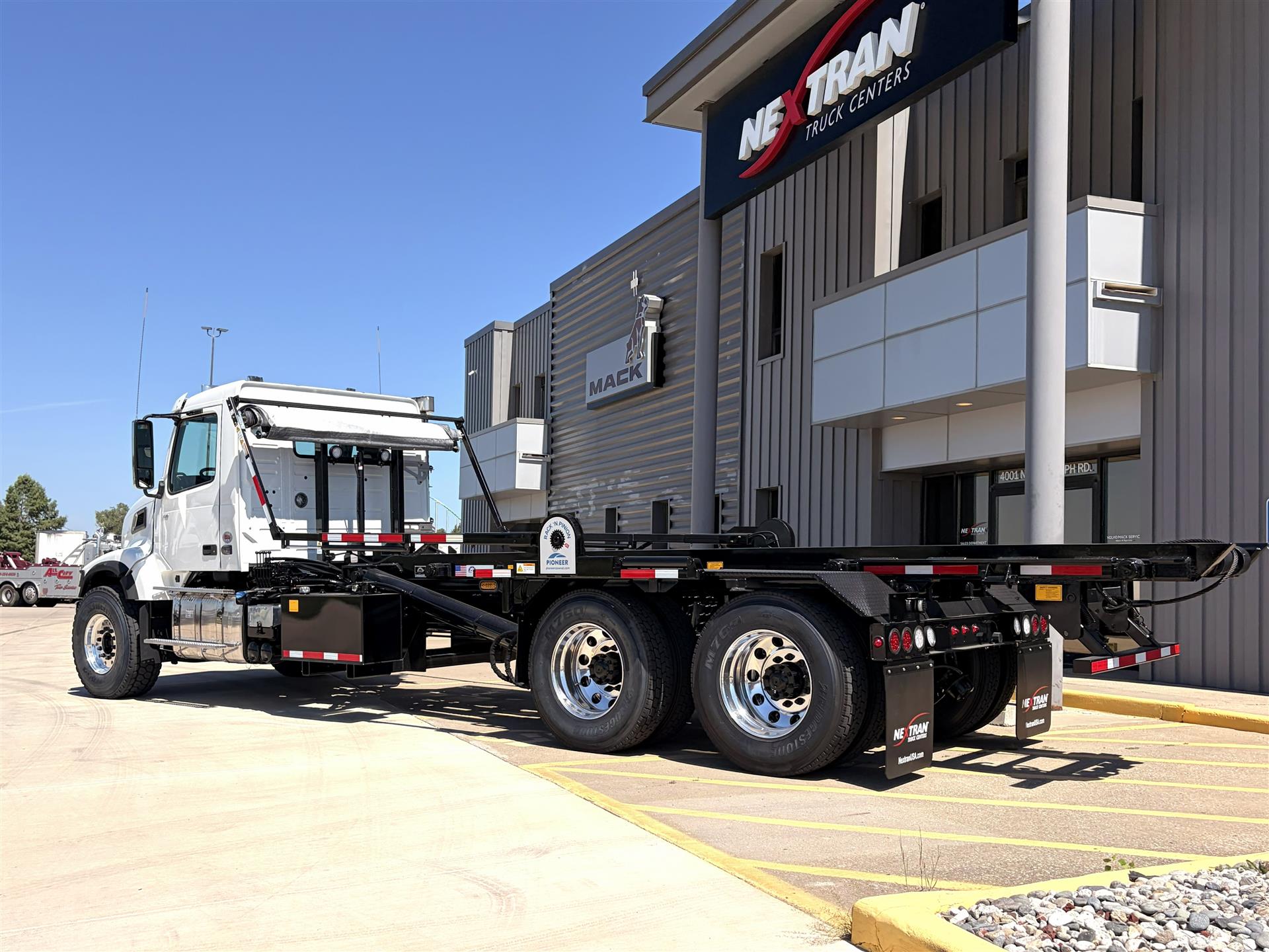 2027 Volvo VHD 300 in Kansas City, MO — photo 4