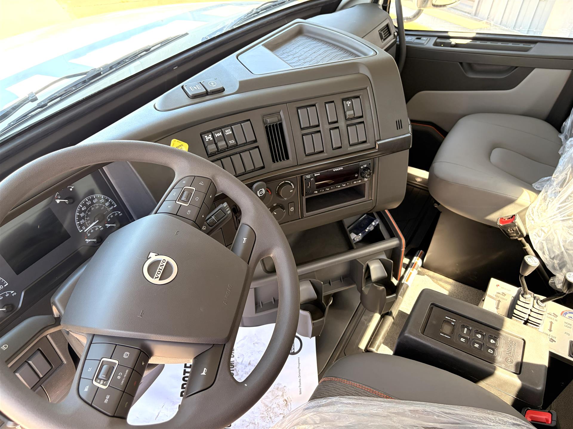 2027 Volvo VHD 300 in Kansas City, MO — photo 8